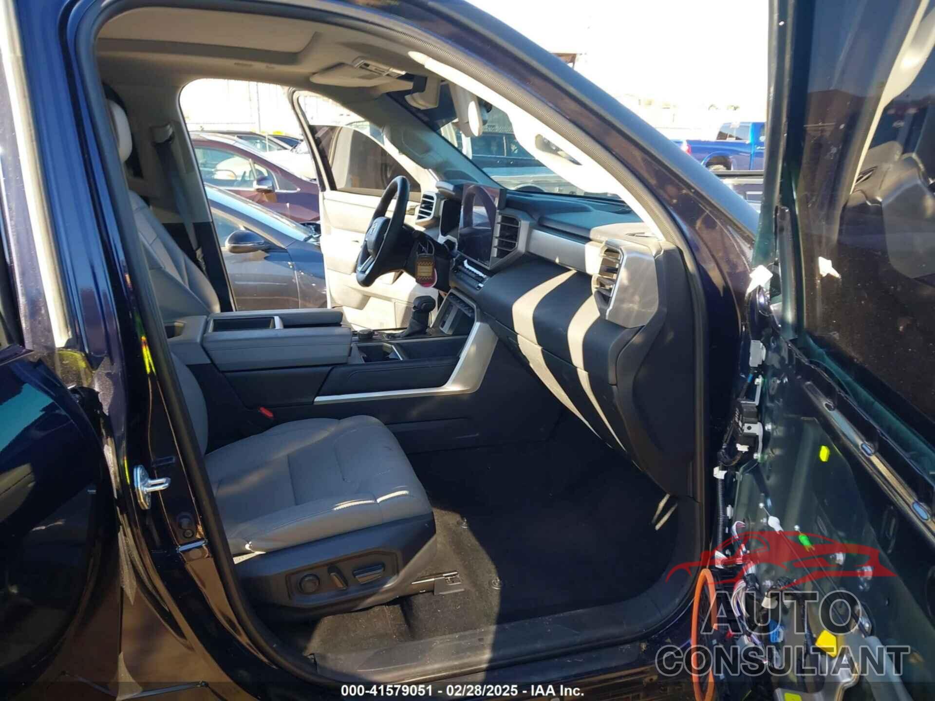 TOYOTA TUNDRA 2023 - 5TFJA5DB1PX129019