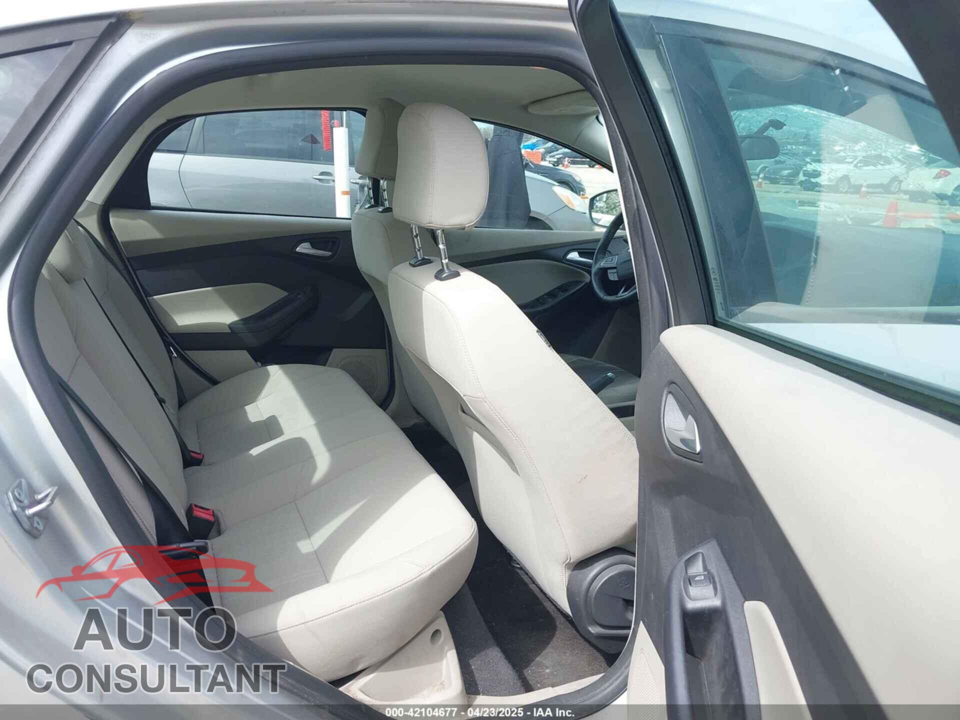 FORD FOCUS 2015 - 1FADP3F2XFL247529