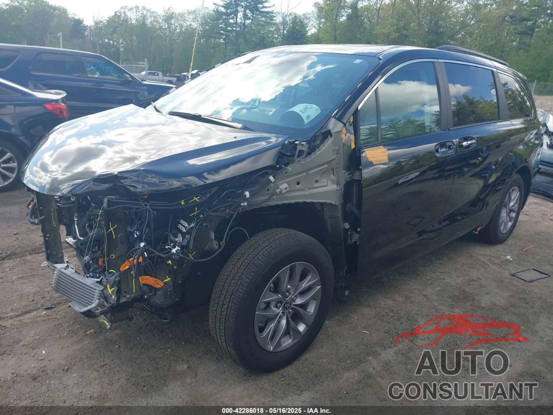 TOYOTA SIENNA 2022 - 5TDYSKFC2NS042734