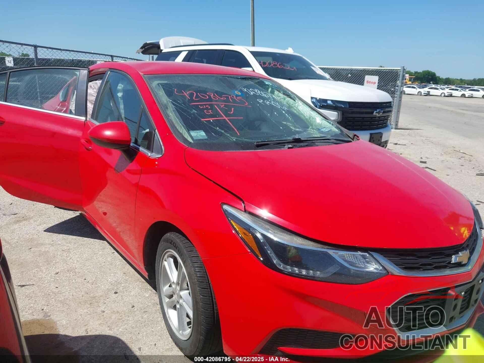 CHEVROLET CRUZE 2018 - 1G1BE5SM0J7178516