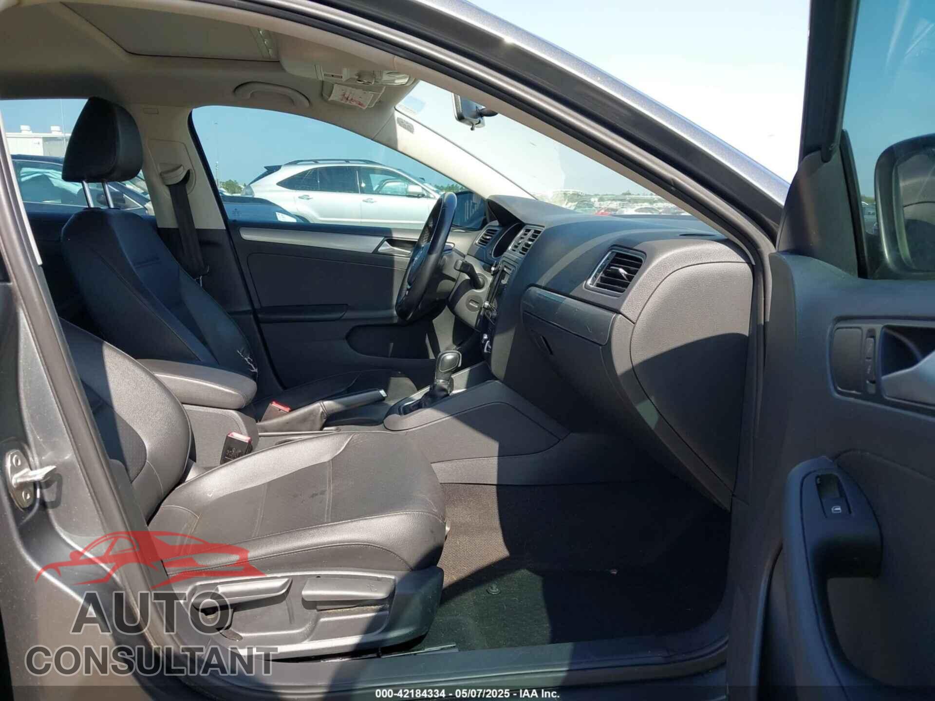 VOLKSWAGEN JETTA 2017 - 3VWDB7AJ0HM217808