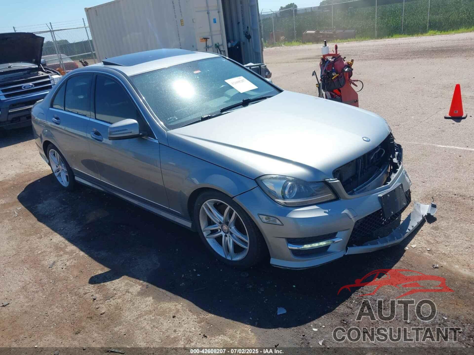 MERCEDES-BENZ C 300 2013 - WDDGF8AB1DR275539