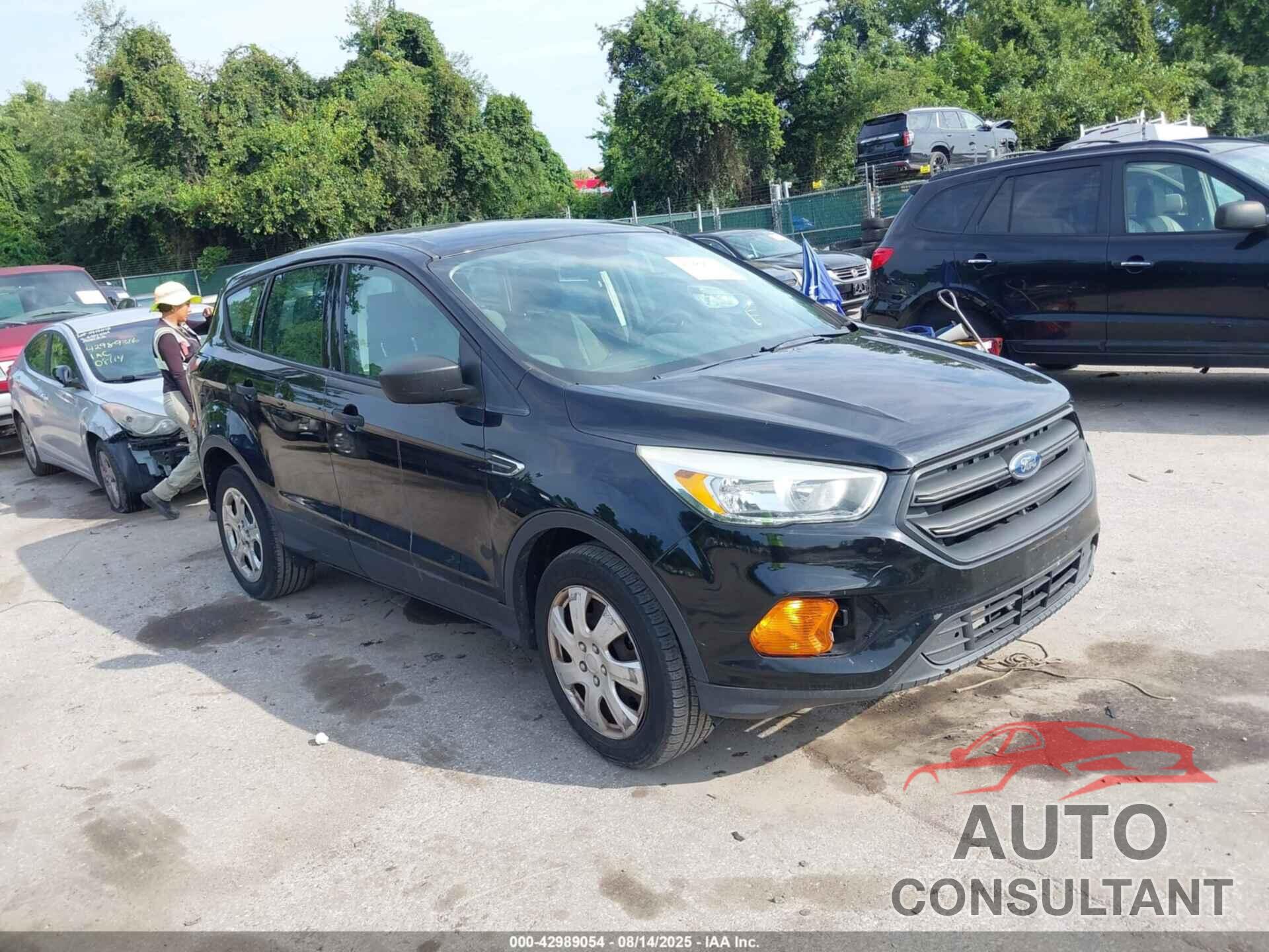 FORD ESCAPE 2017 - 1FMCU0F78HUD07910