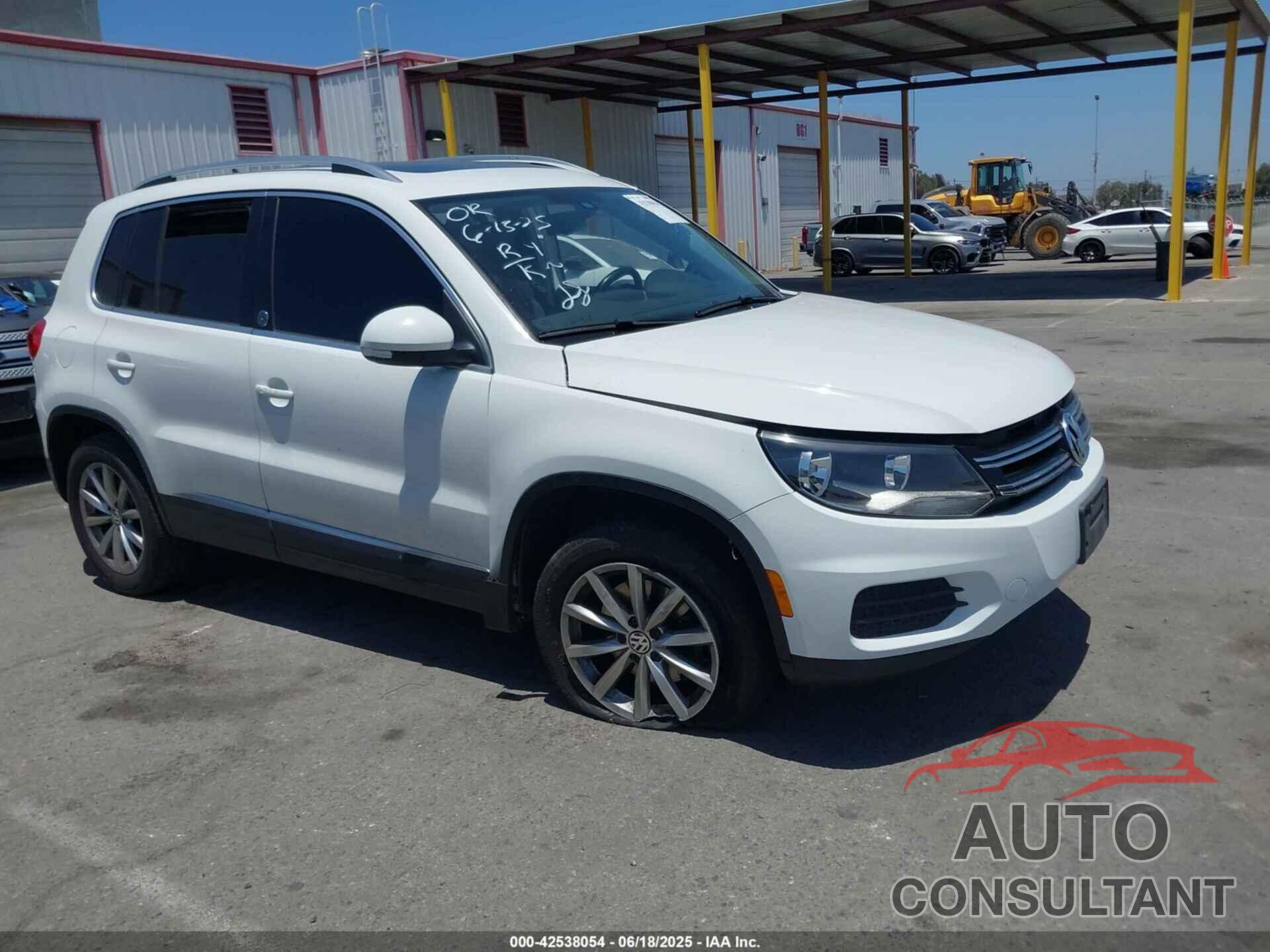 VOLKSWAGEN TIGUAN 2017 - WVGRV7AX4HW502964