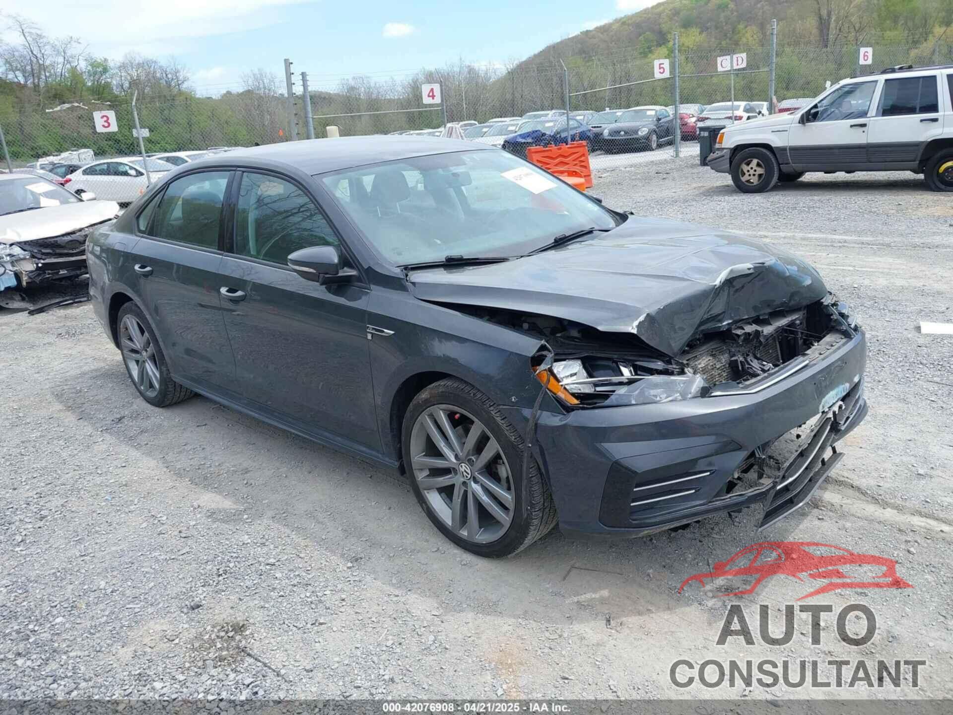 VOLKSWAGEN PASSAT 2018 - 1VWAA7A35JC005419