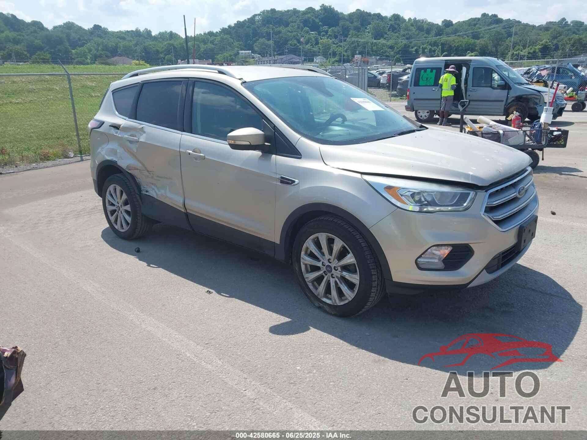 FORD ESCAPE 2017 - 1FMCU0JD1HUC44954