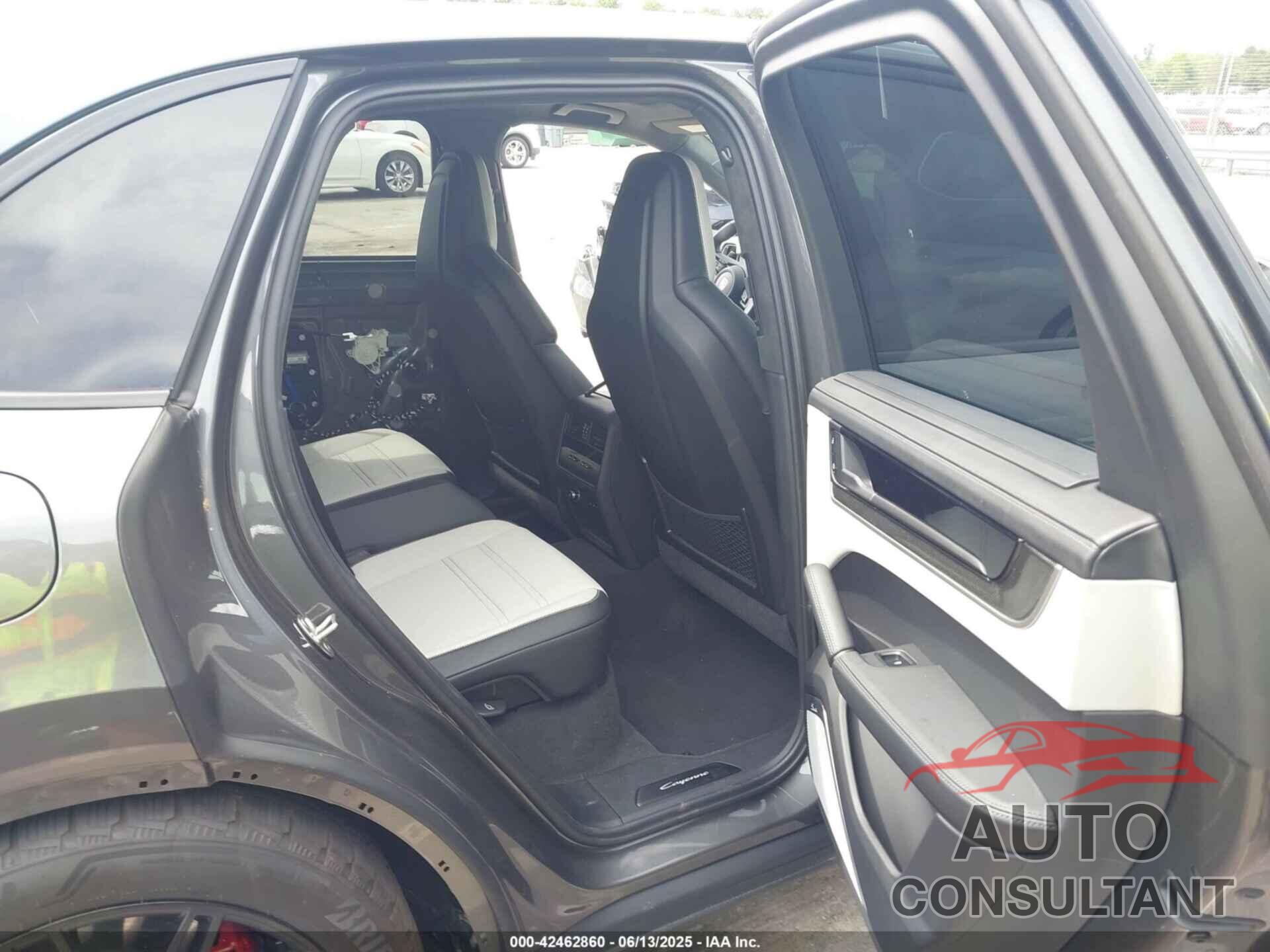 PORSCHE CAYENNE 2025 - WP1AM2AY7SDA27408