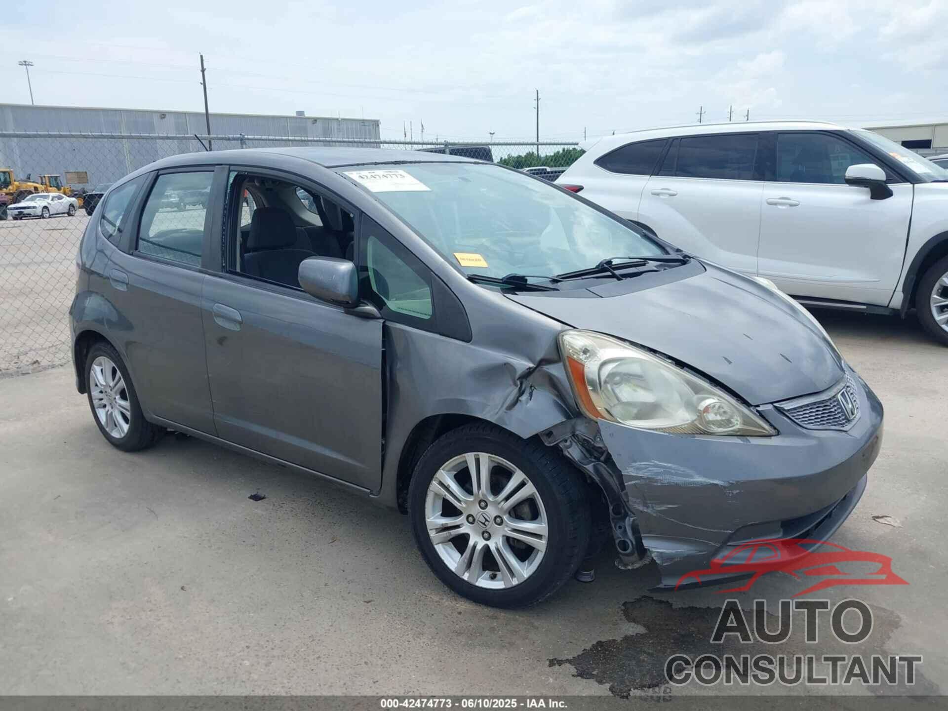 HONDA FIT 2013 - JHMGE8H32DC036143
