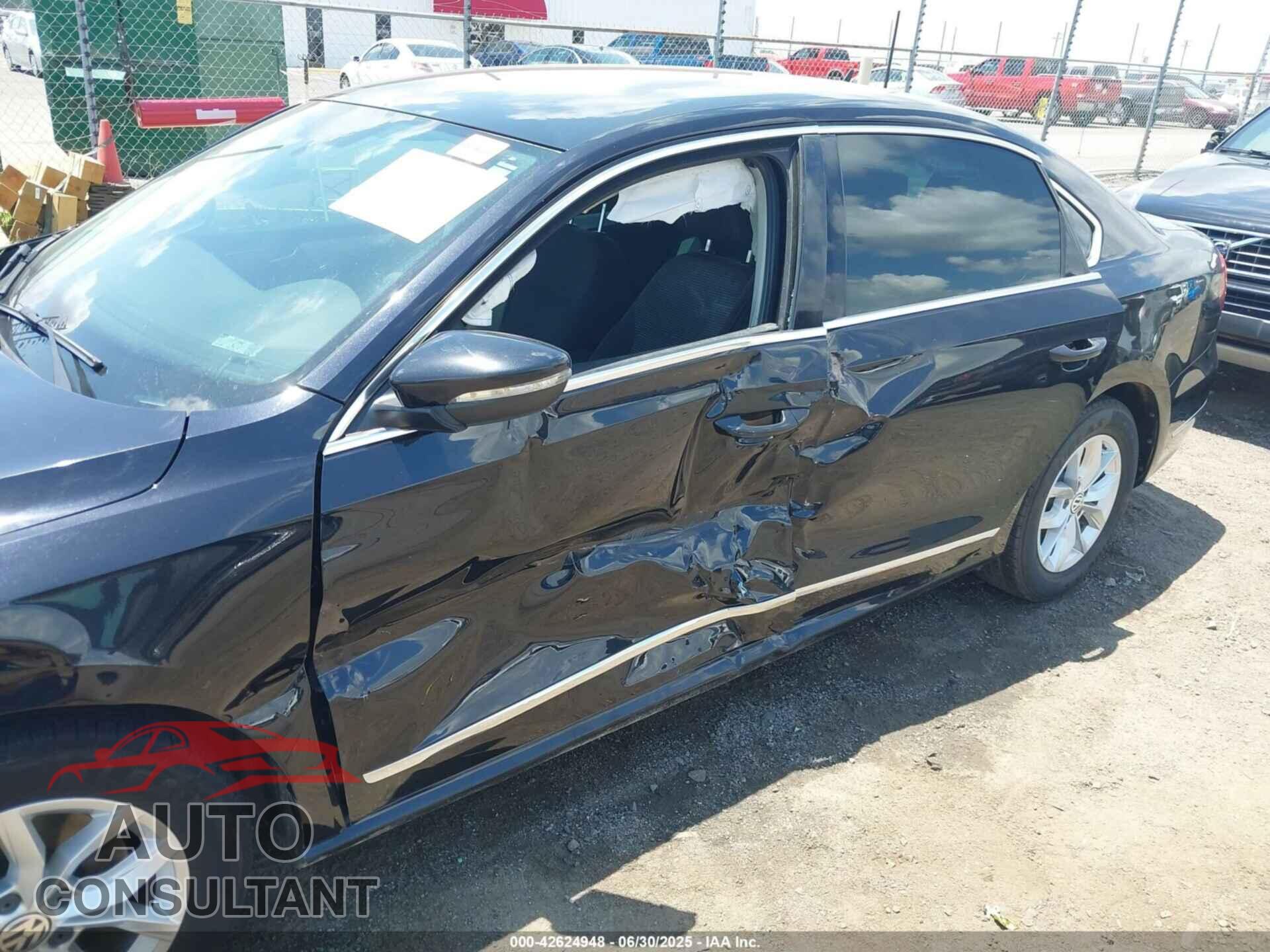 VOLKSWAGEN PASSAT 2017 - 1VWAT7A33HC008453