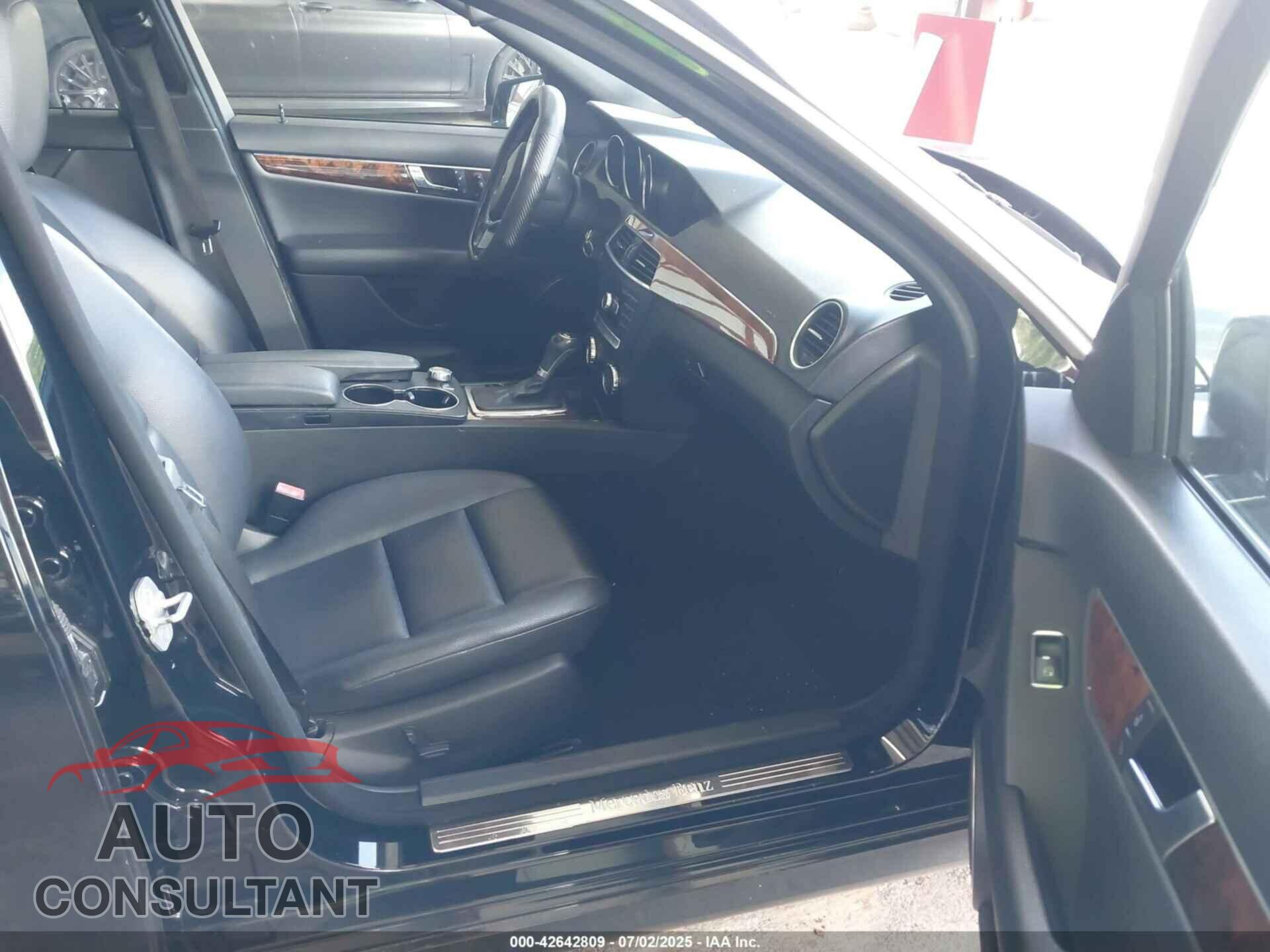 MERCEDES-BENZ C 300 2012 - WDDGF8BB1CA625800
