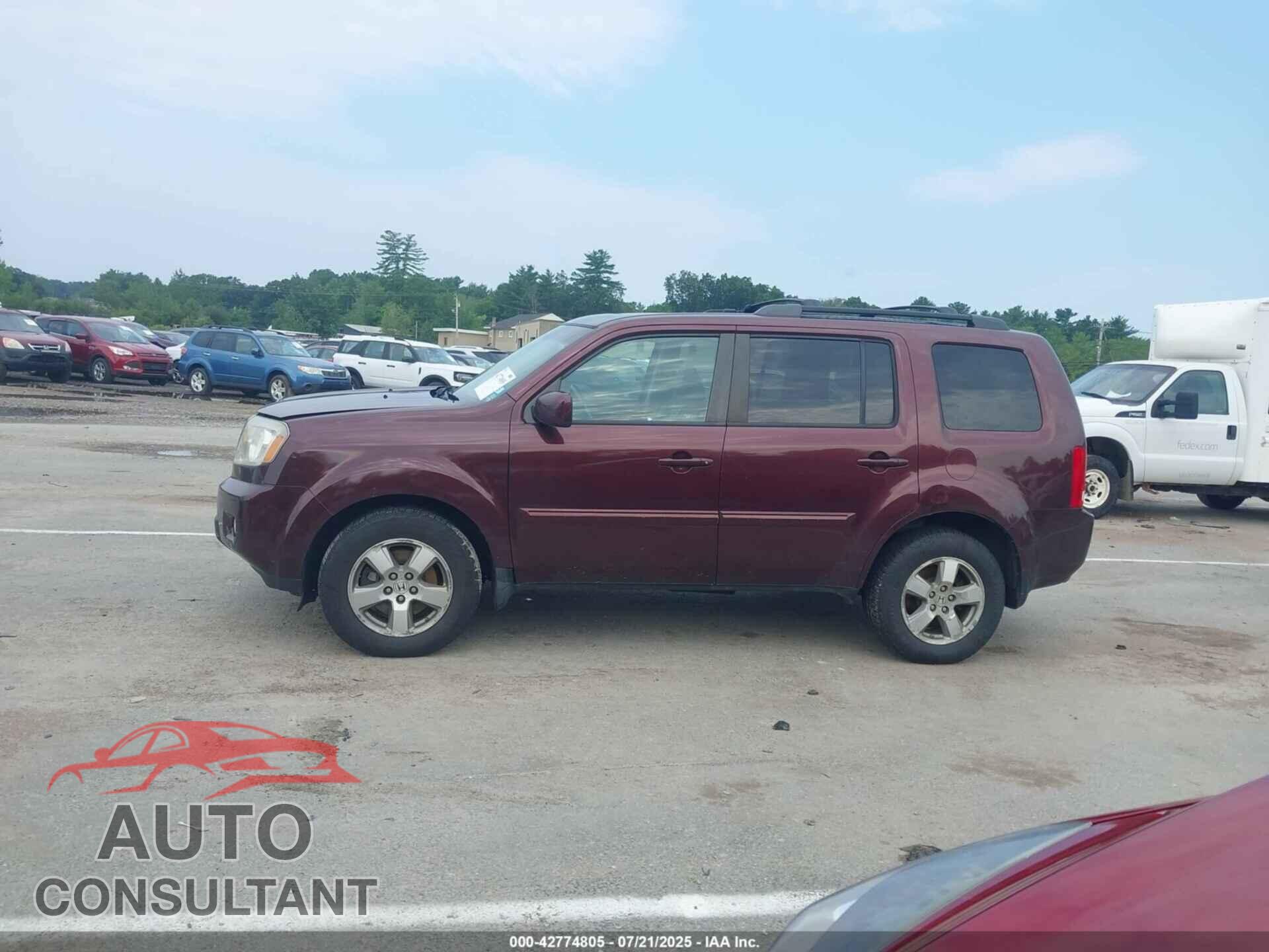 HONDA PILOT 2011 - 5FNYF4H50BB047381