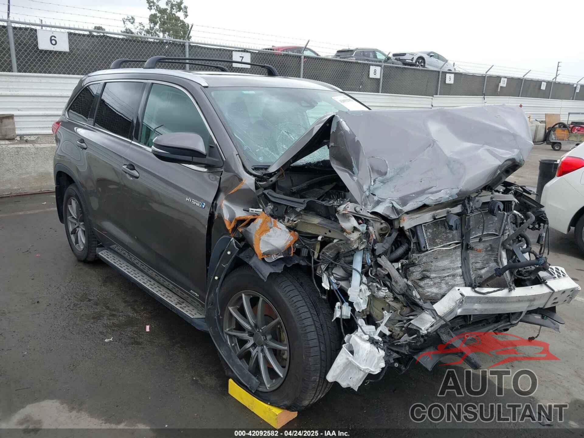 TOYOTA HIGHLANDER HYBRID 2018 - 5TDJGRFH6JS047582