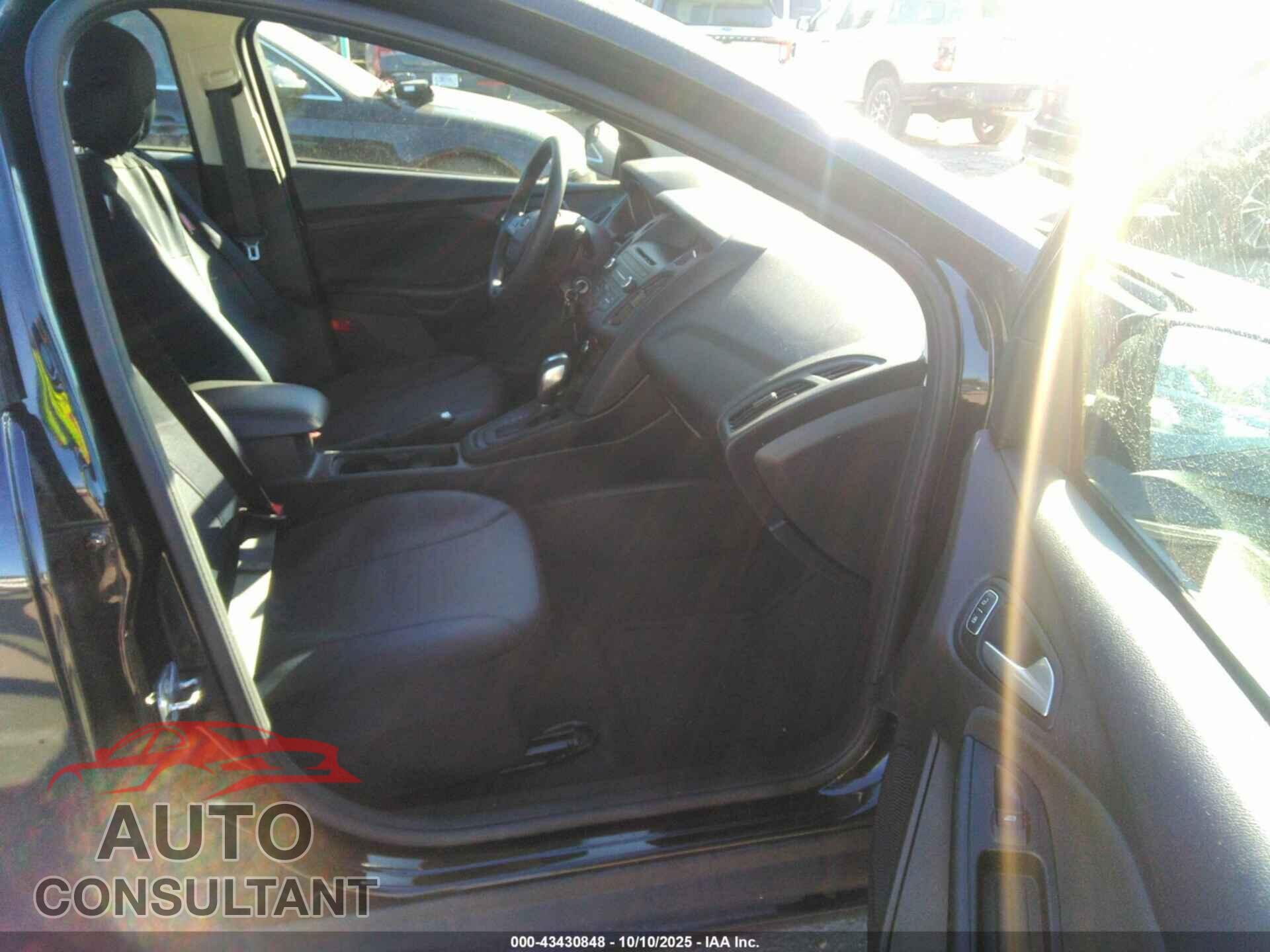 FORD FOCUS 2015 - 1FADP3F29FL212870