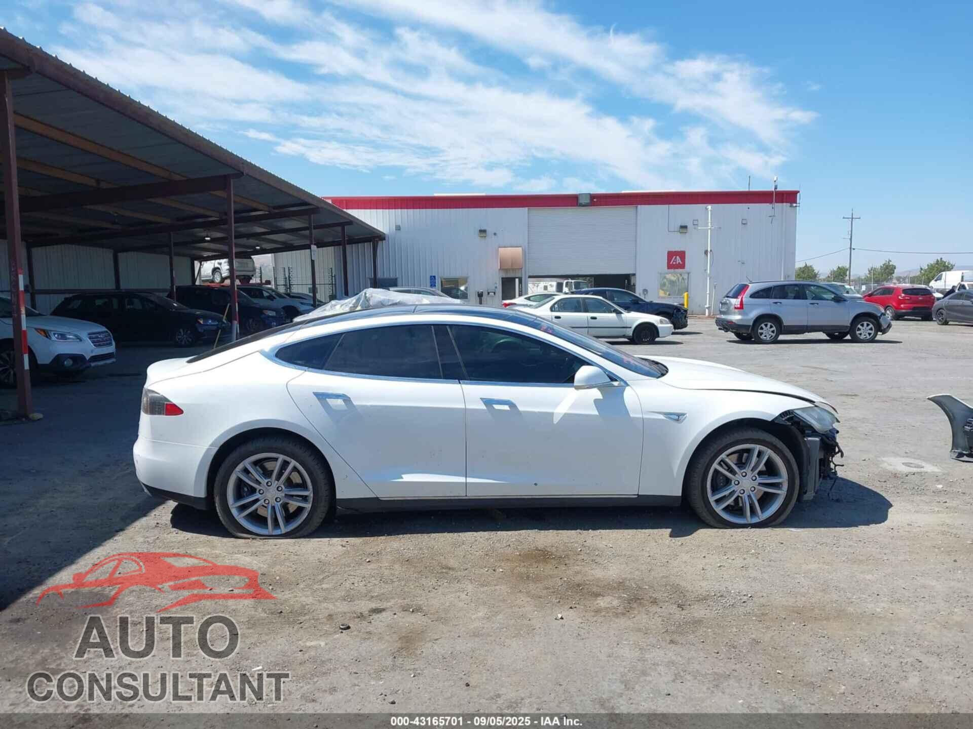 TESLA MODEL S 2013 - 5YJSA1DN8DFP16265