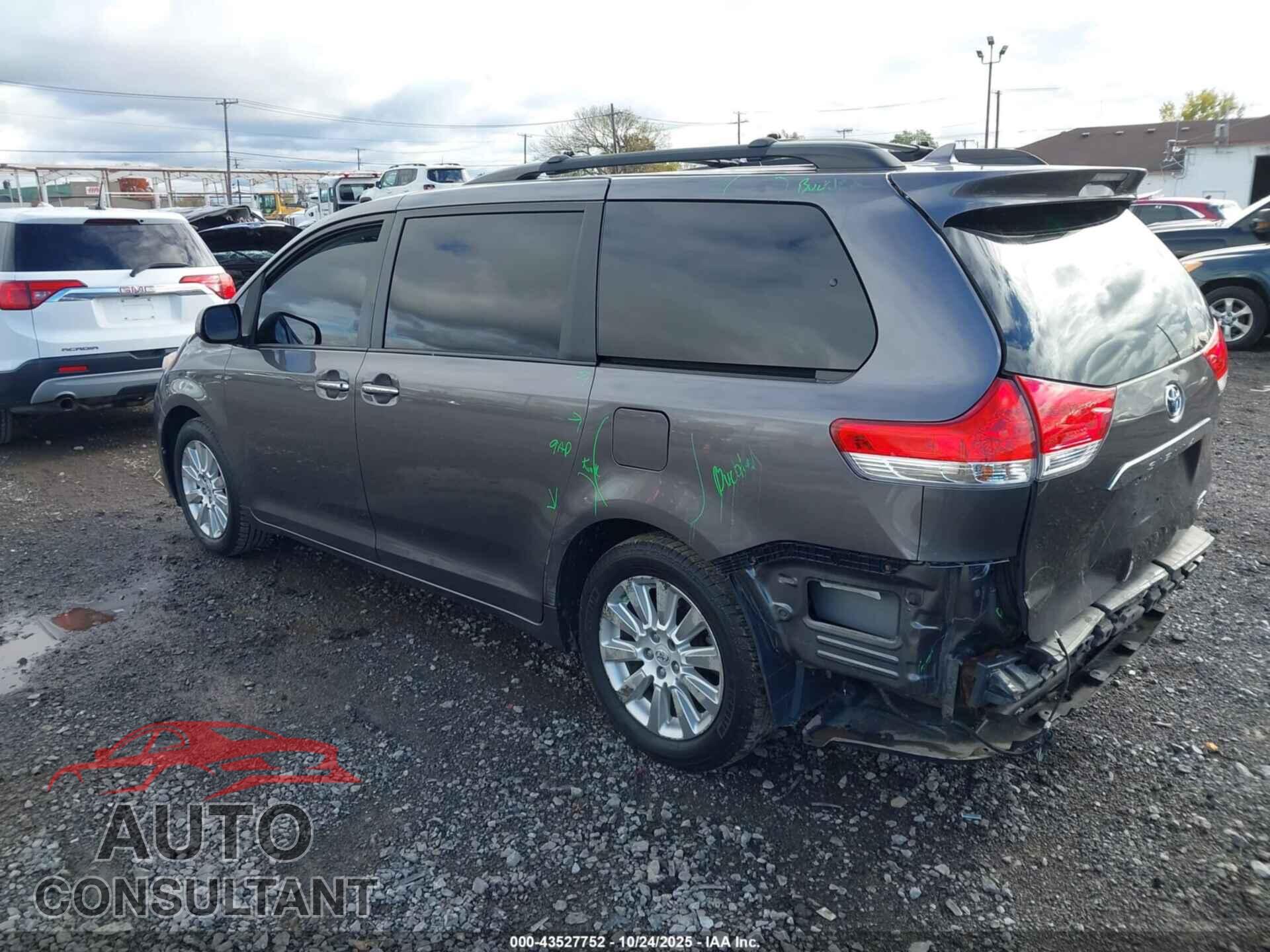TOYOTA SIENNA 2011 - 5TDDK3DC2BS028979