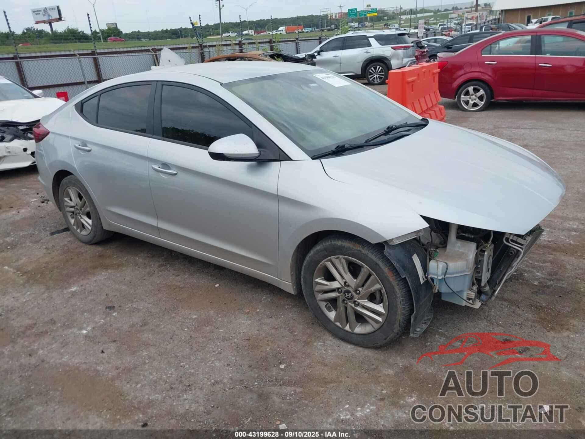 CHEVROLET MALIBU 2019 - 1G1ZC5ST3KF134352