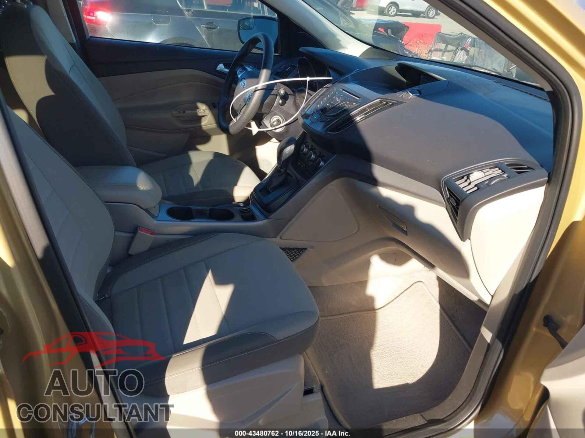 FORD ESCAPE 2015 - 1FMCU0GX2FUB00585