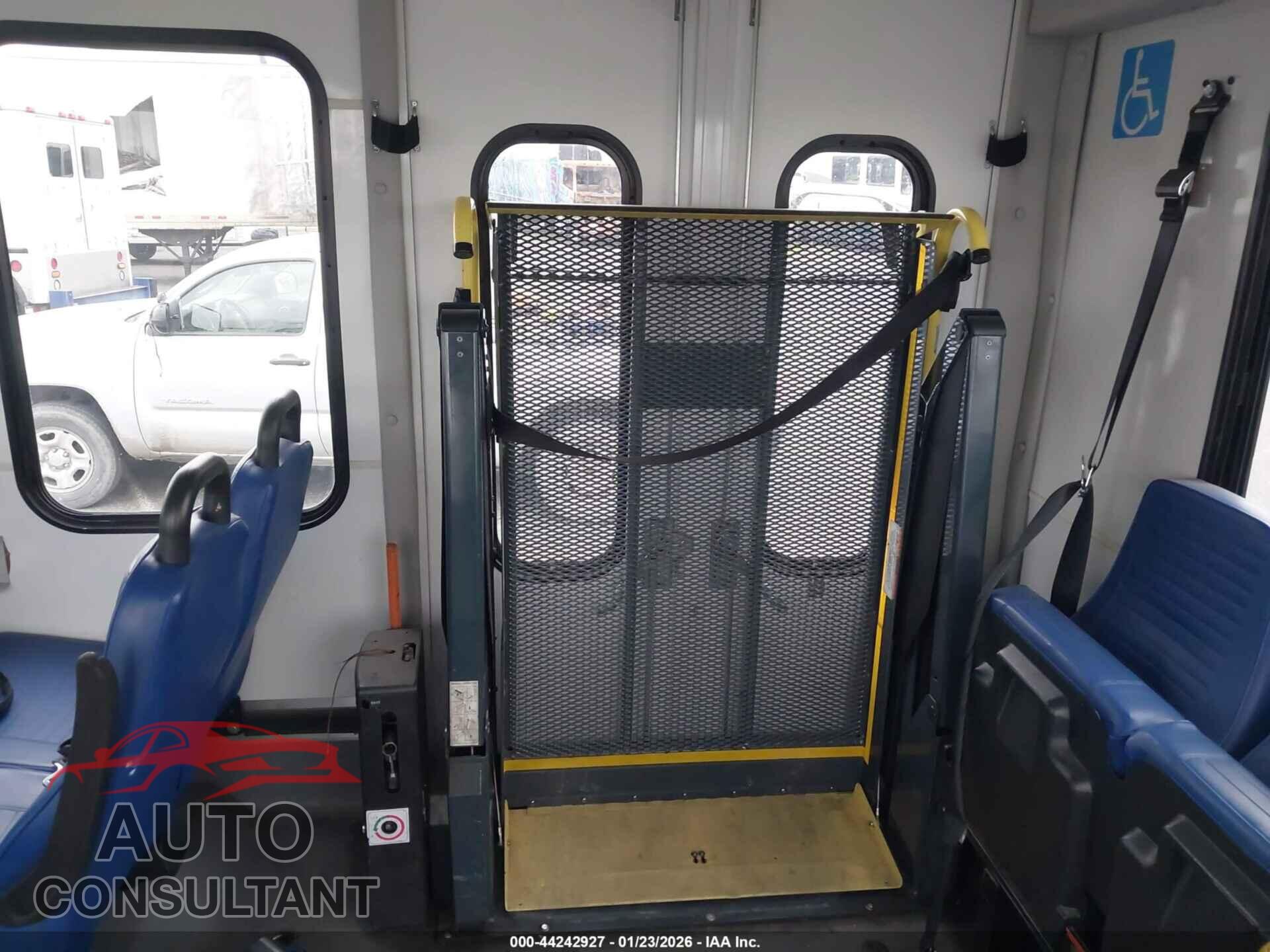 FORD E-450 CUTAWAY 2012 - 1FDFE4FS3CDB05037
