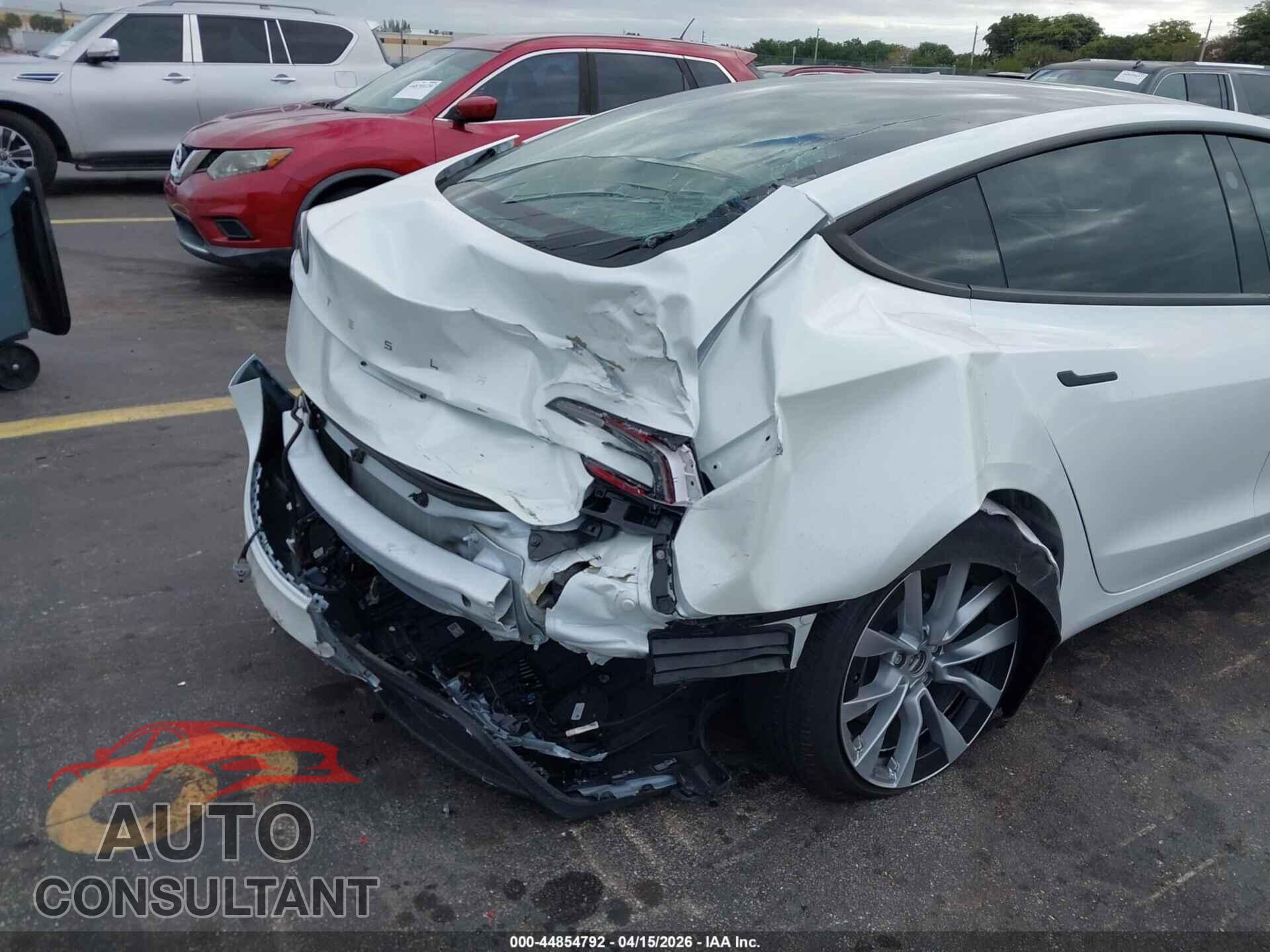 TESLA MODEL 3 2025 - 5YJ3E1EA5SF044151
