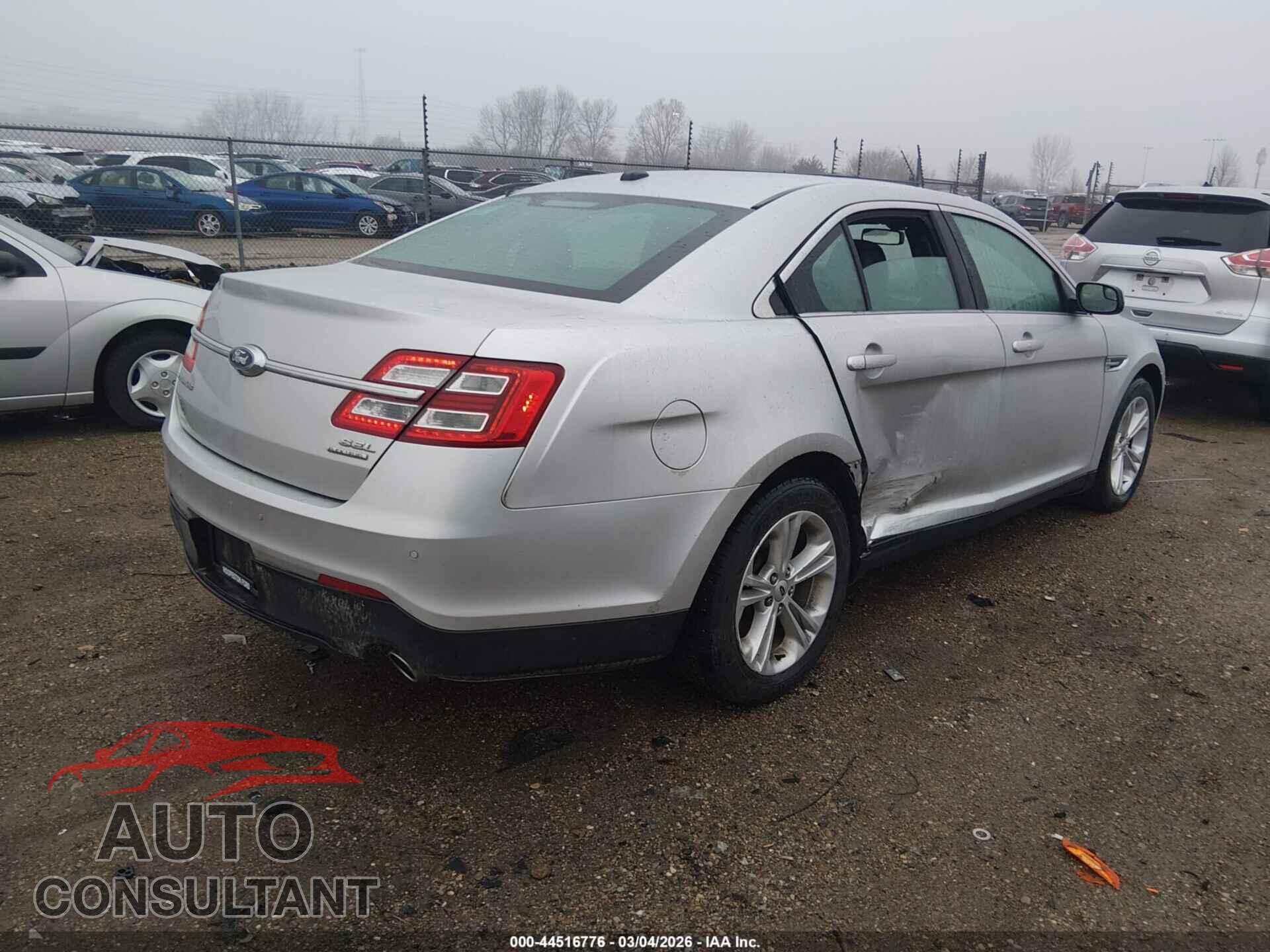 FORD TAURUS 2017 - 1FAHP2E82HG122456