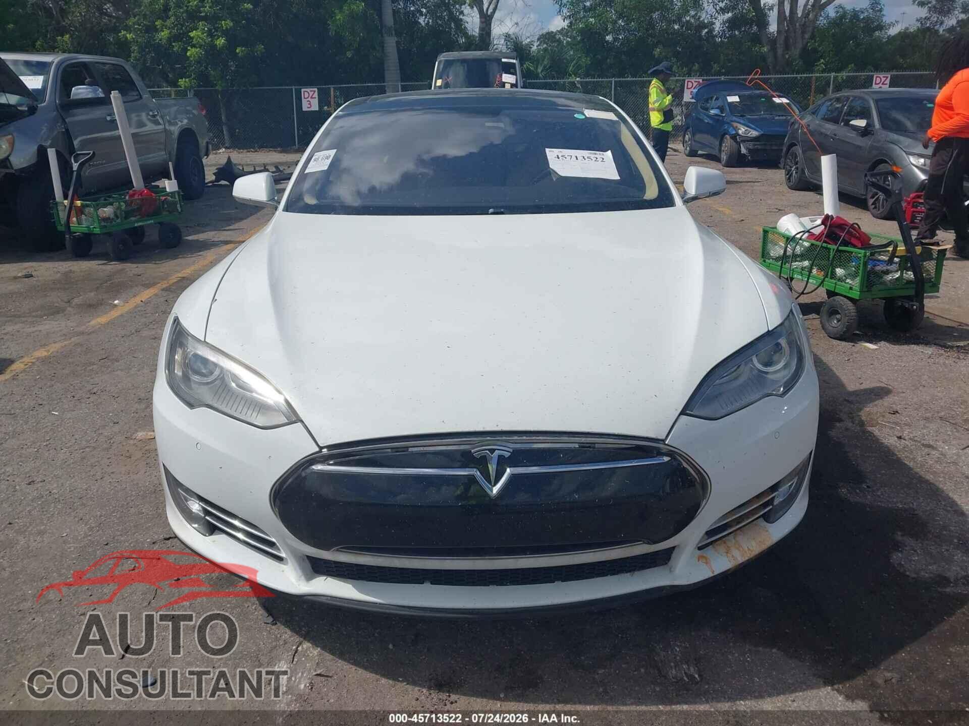 TESLA MODEL S 2013 - 5YJSA1CN8DFP26392