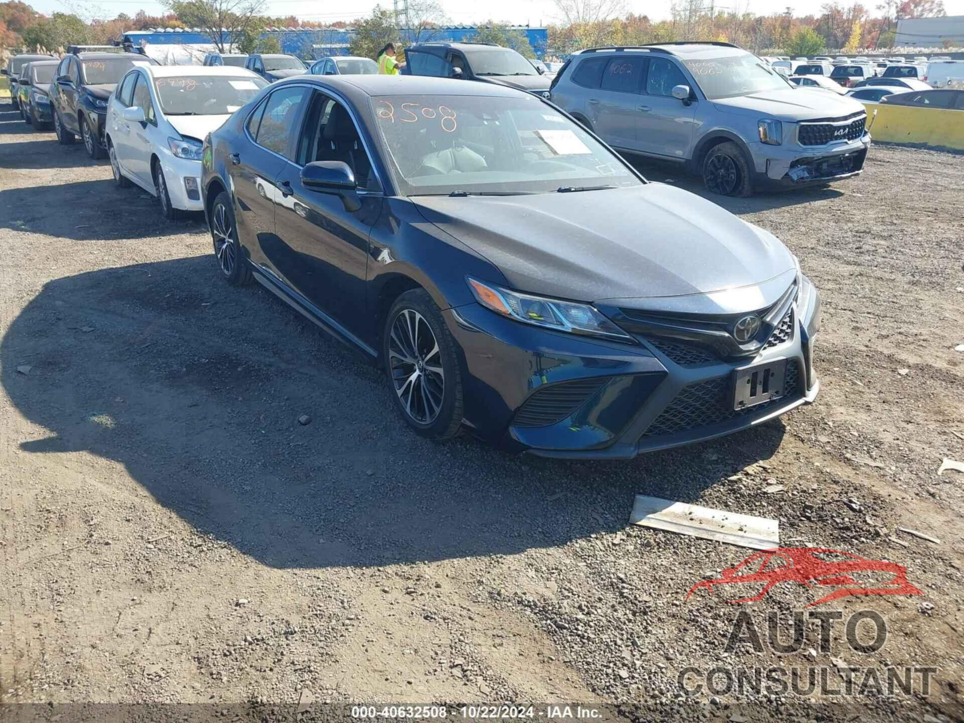 TOYOTA CAMRY 2018 - 4T1B11HK1JU559502