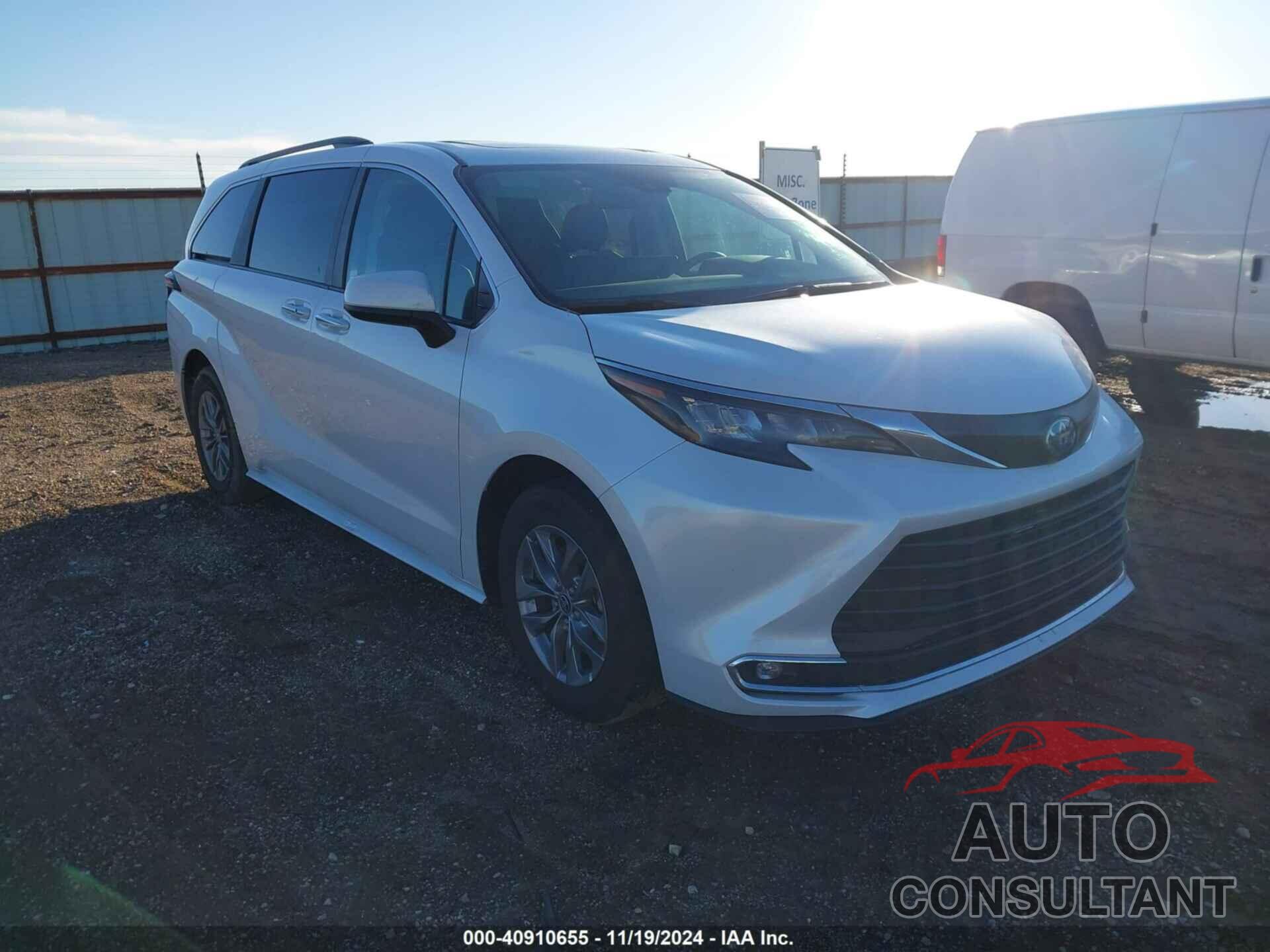 TOYOTA SIENNA 2024 - 5TDYRKEC3RS205765