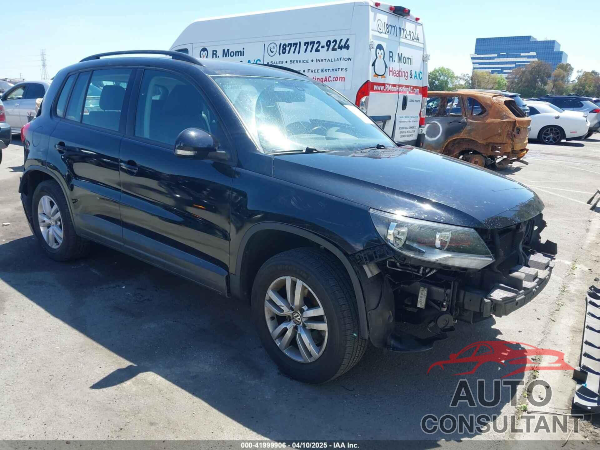 VOLKSWAGEN TIGUAN 2017 - WVGAV7AX5HK023196