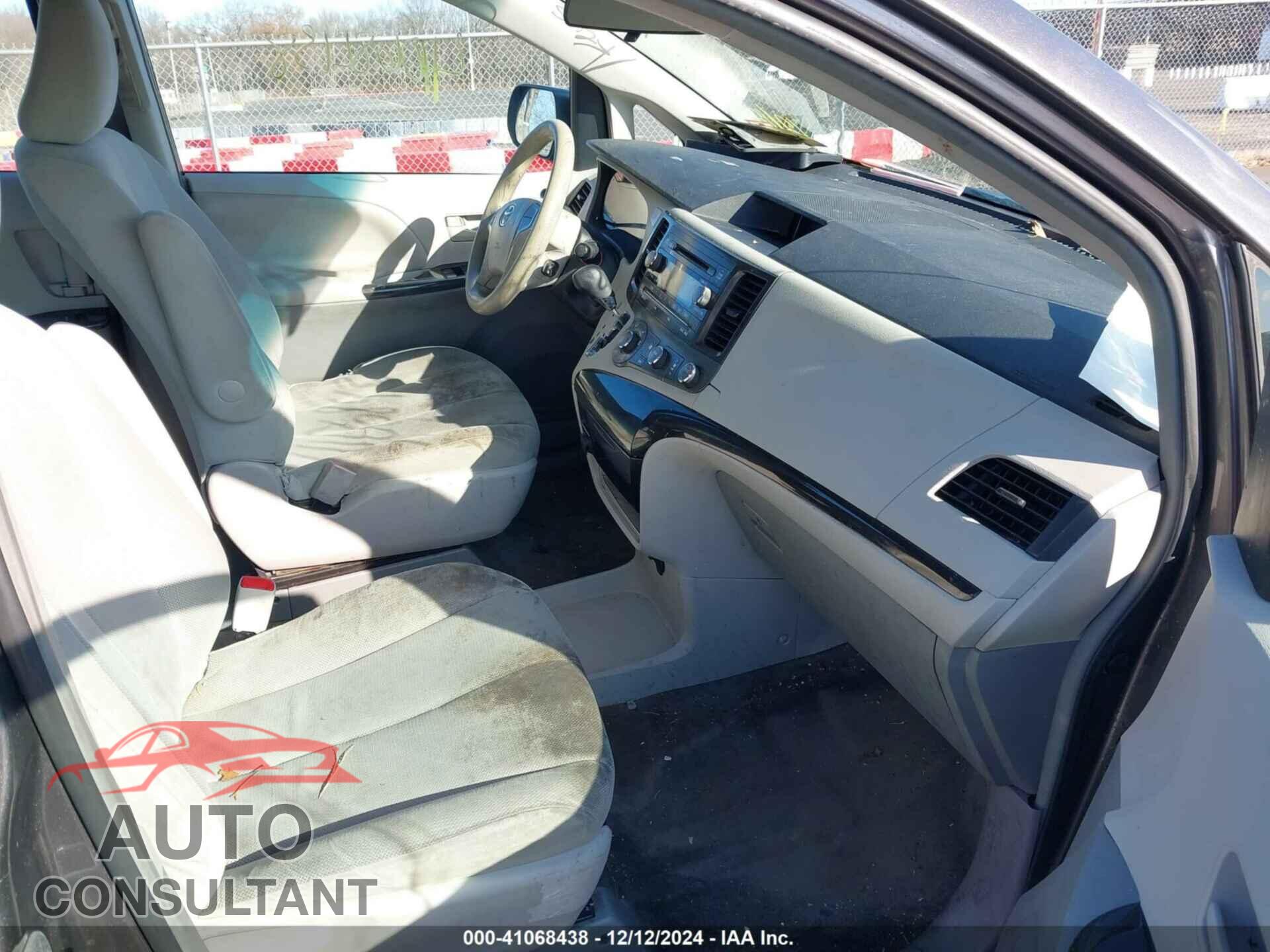 TOYOTA SIENNA 2013 - 5TDZK3DC8DS286853