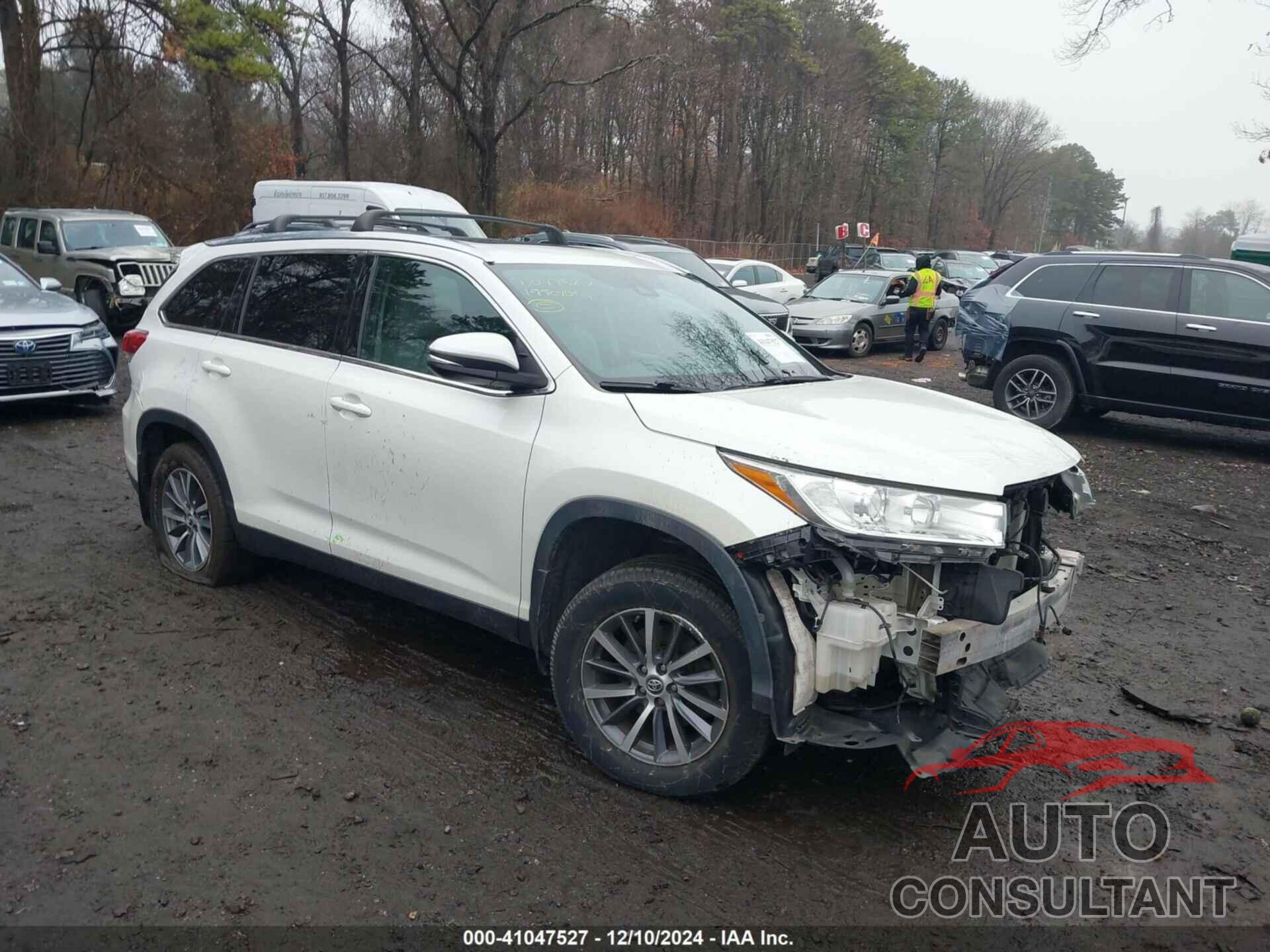 TOYOTA HIGHLANDER 2019 - 5TDJZRFH5KS564982