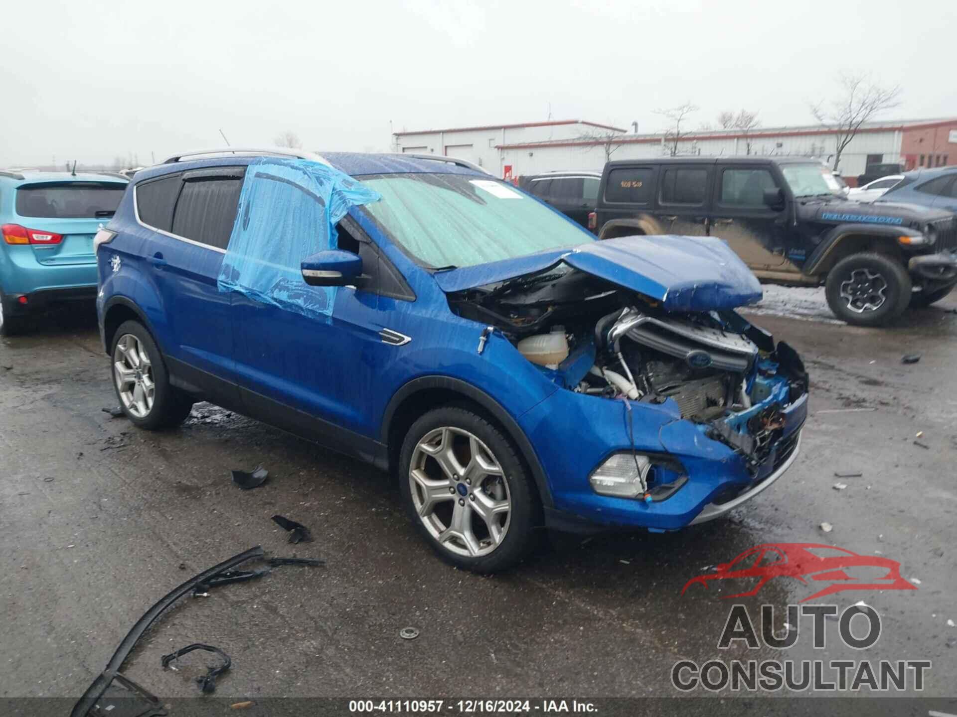 FORD ESCAPE 2017 - 1FMCU9J92HUB01303