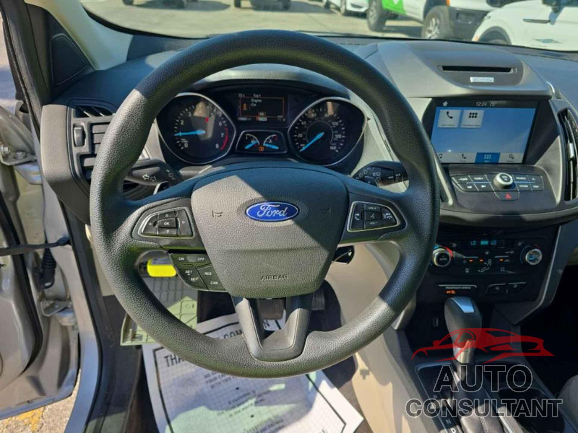 FORD ESCAPE 2017 - 1FMCU9G90HUD34071