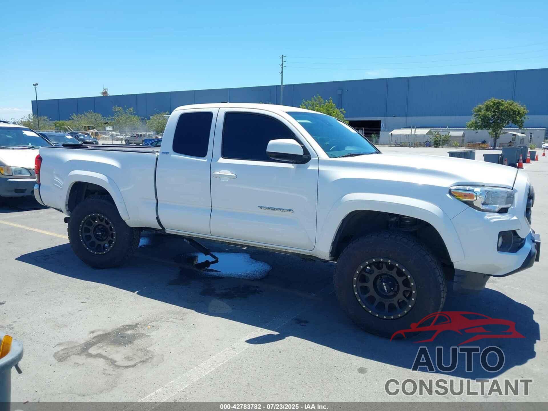 TOYOTA TACOMA 2018 - 5TFSZ5AN7JX125771