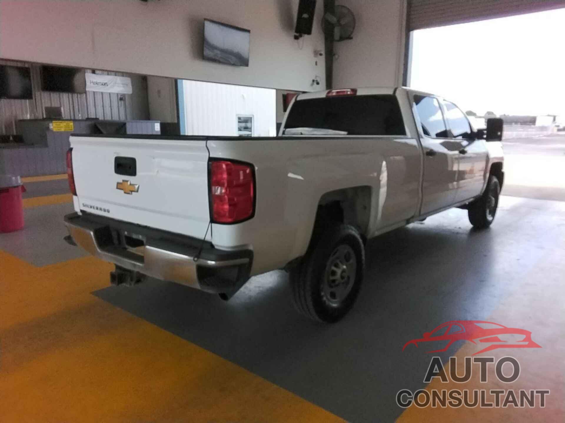 CHEVROLET SILVERADO 2018 - 1GC1KUEG2JF218001