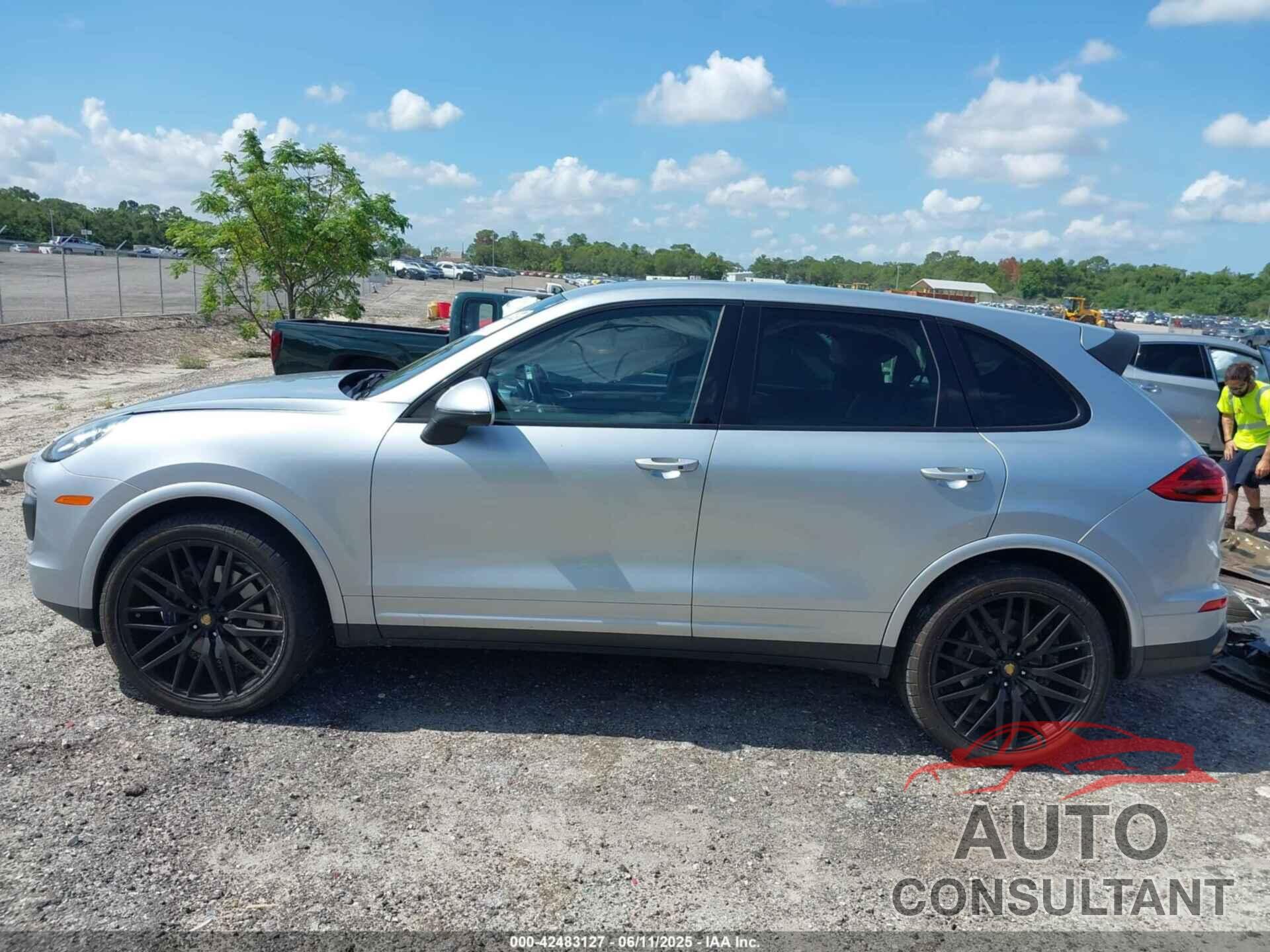 PORSCHE CAYENNE 2017 - WP1AA2A21HKA83921