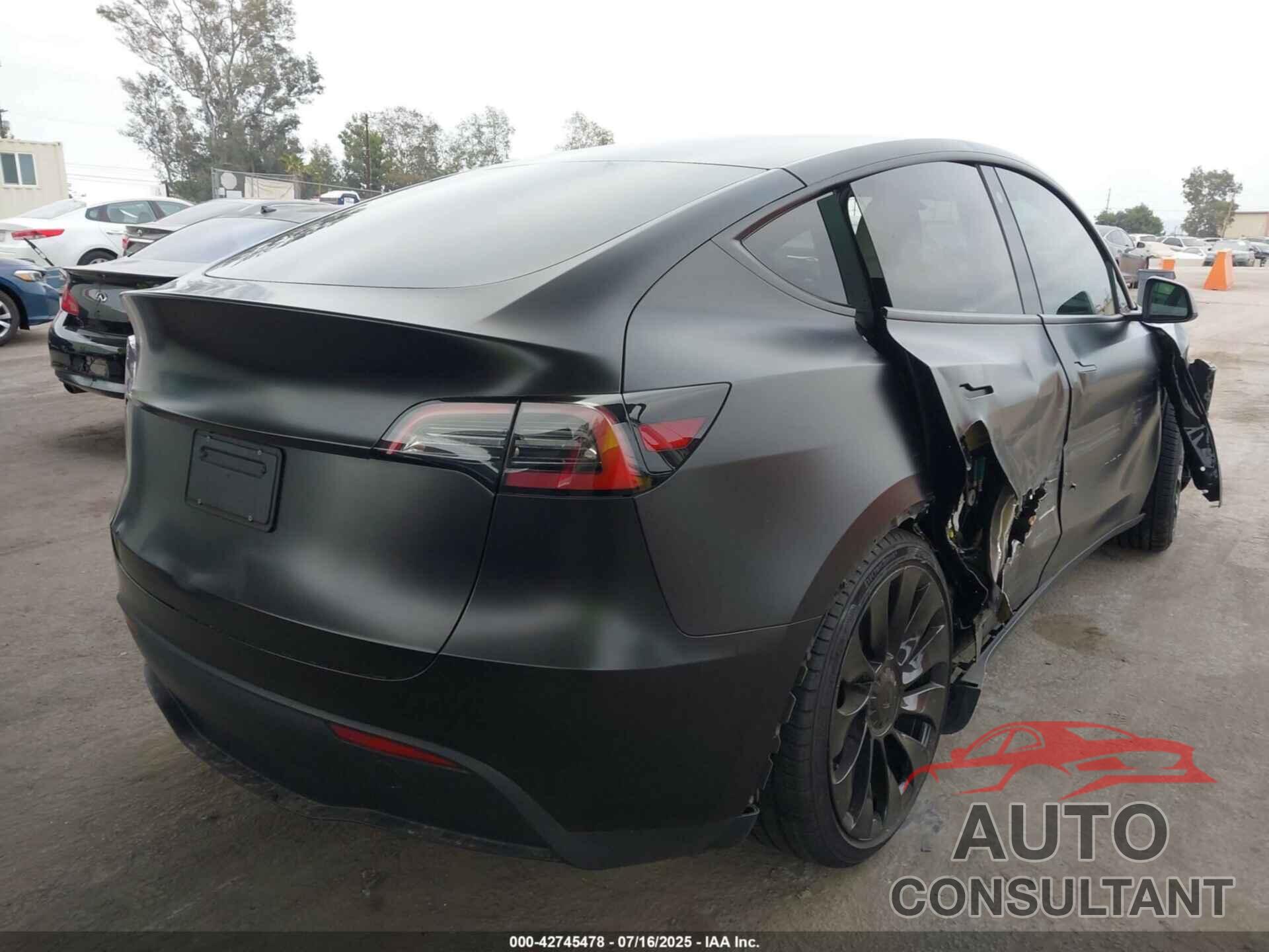 TESLA MODEL Y 2023 - 7SAYGDEF2PF659490