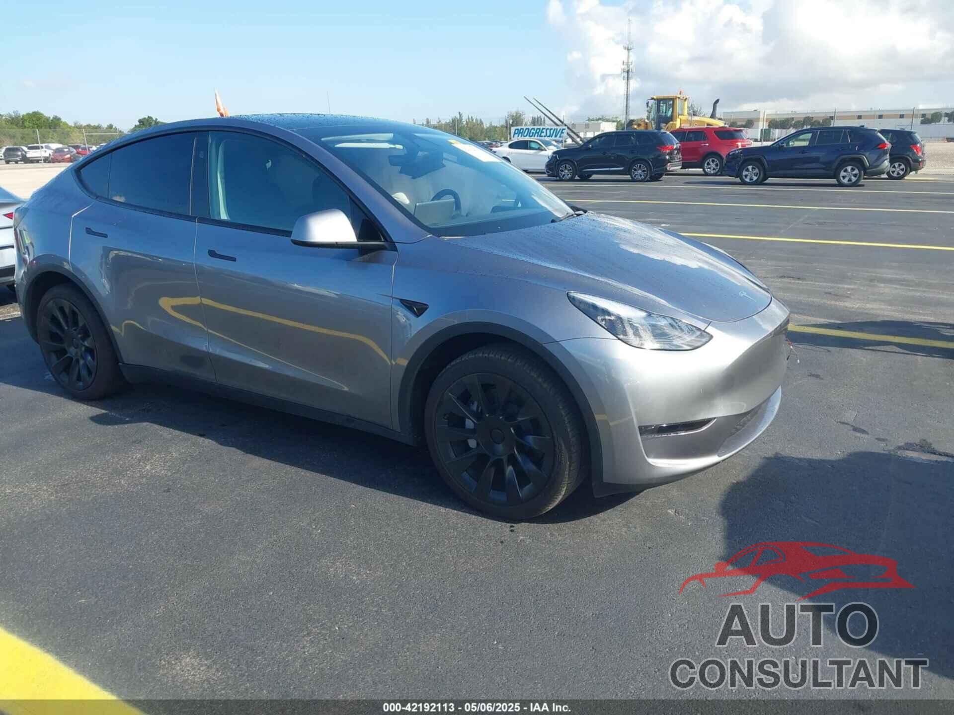 TESLA MODEL Y 2025 - 7SAYGDED6SA375445