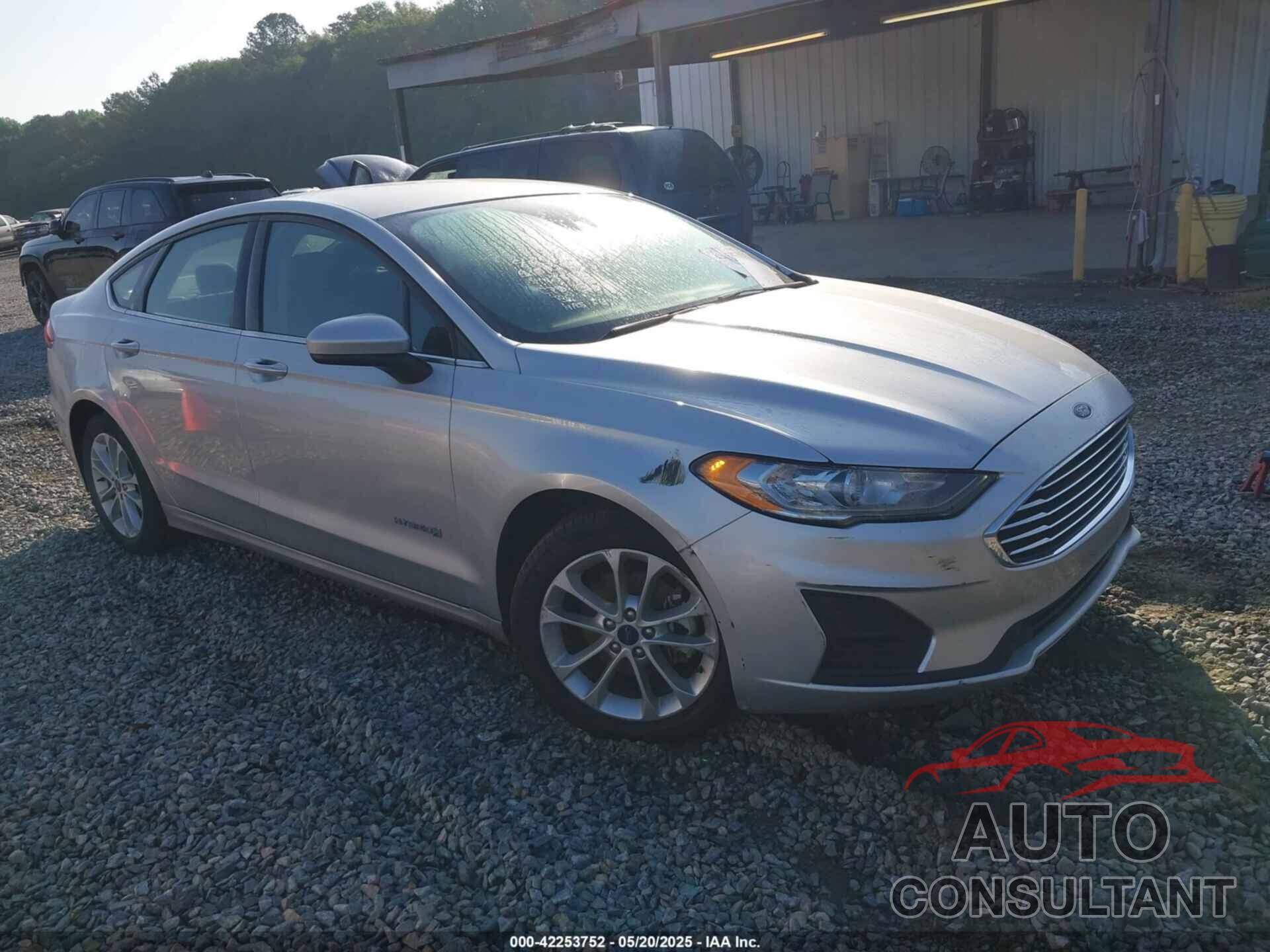 FORD FUSION 2019 - 3FA6P0LU0KR115551