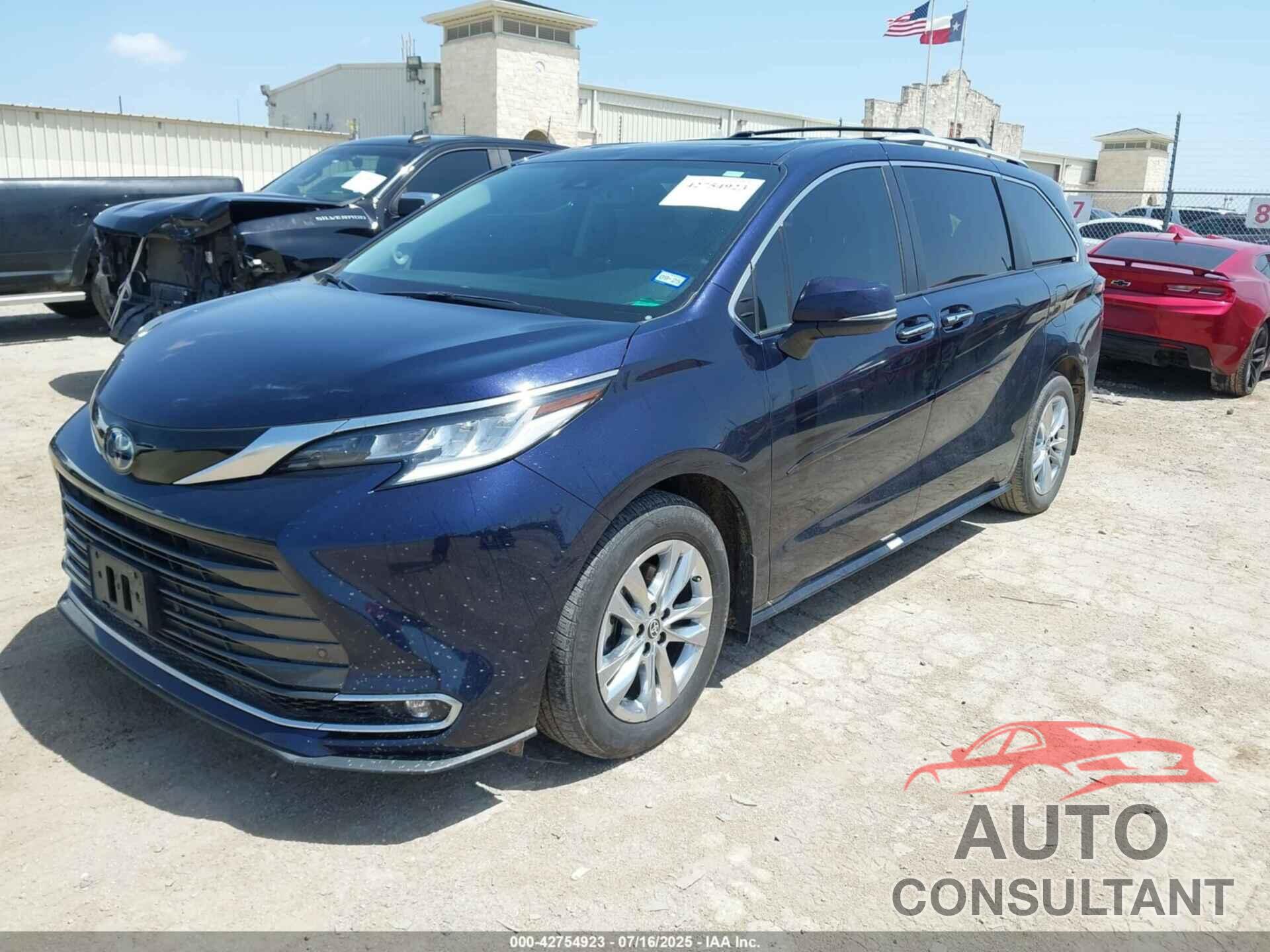 TOYOTA SIENNA 2022 - 5TDZRKEC4NS134753