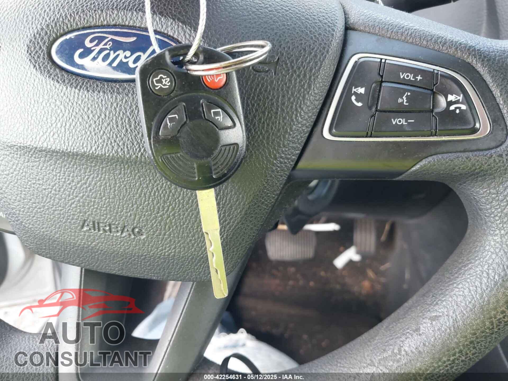 FORD FOCUS 2015 - 1FADP3K20FL249327