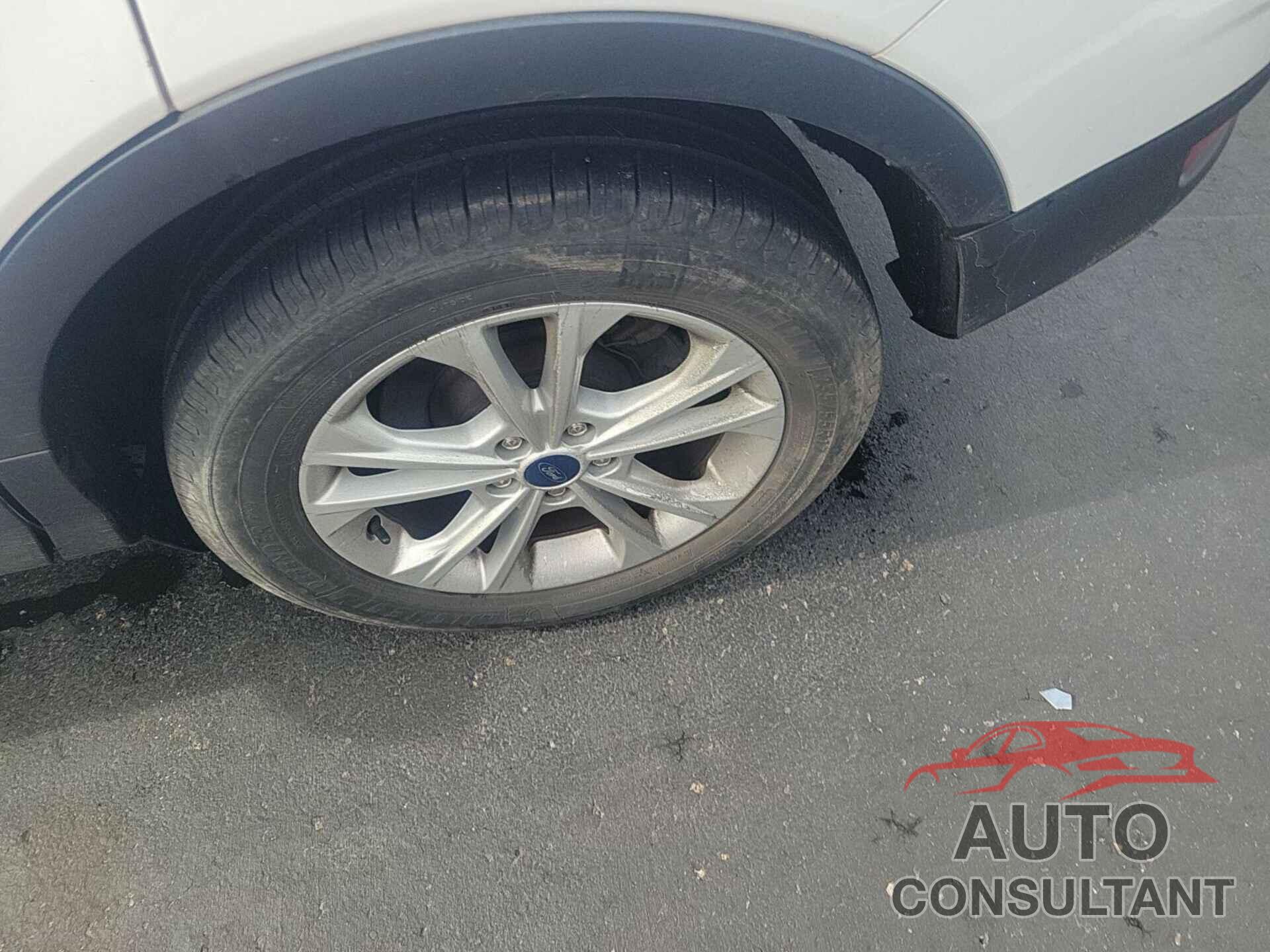 FORD ESCAPE 2017 - 1FMCU0GD8HUE17862