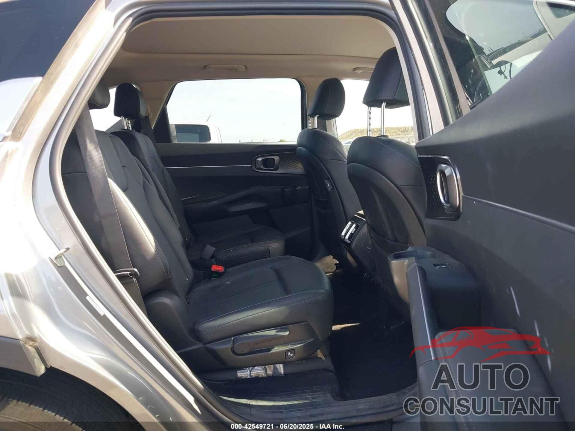KIA SORENTO HYBRID 2023 - KNDRH4LG8P5136535
