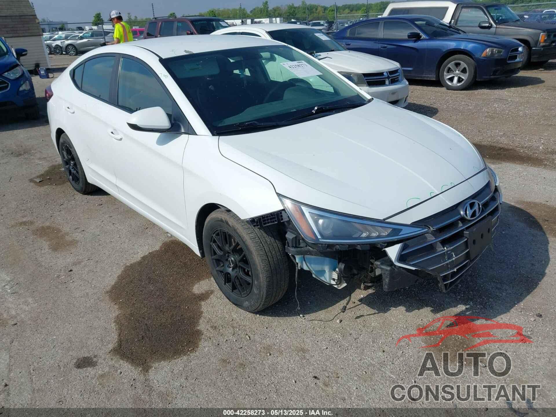 HYUNDAI ELANTRA 2019 - 5NPD74LF0KH411781