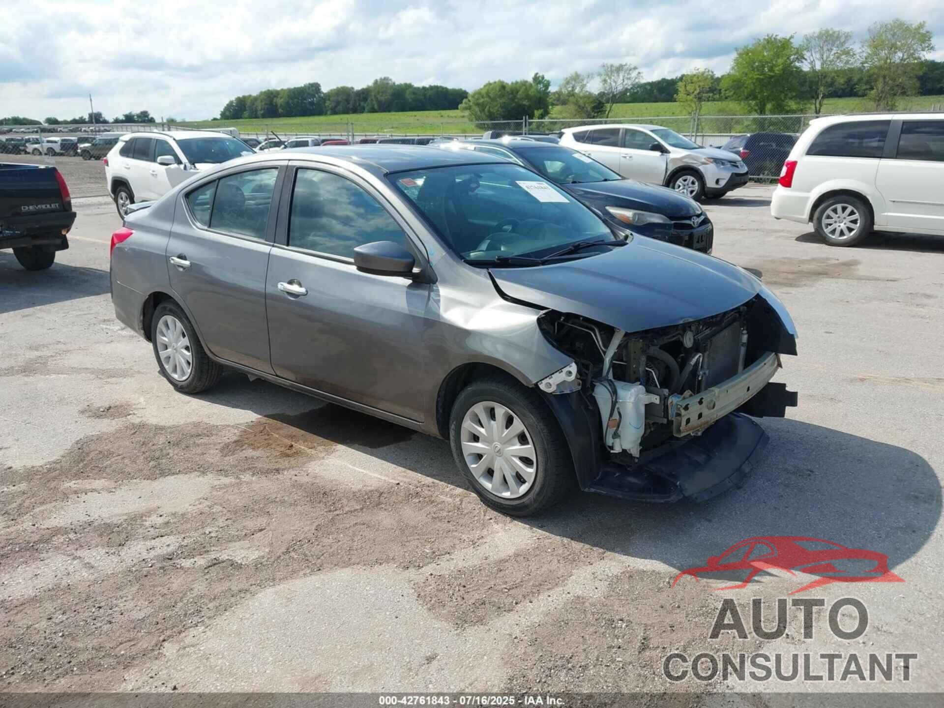 NISSAN VERSA 2018 - 3N1CN7AP3JL816131
