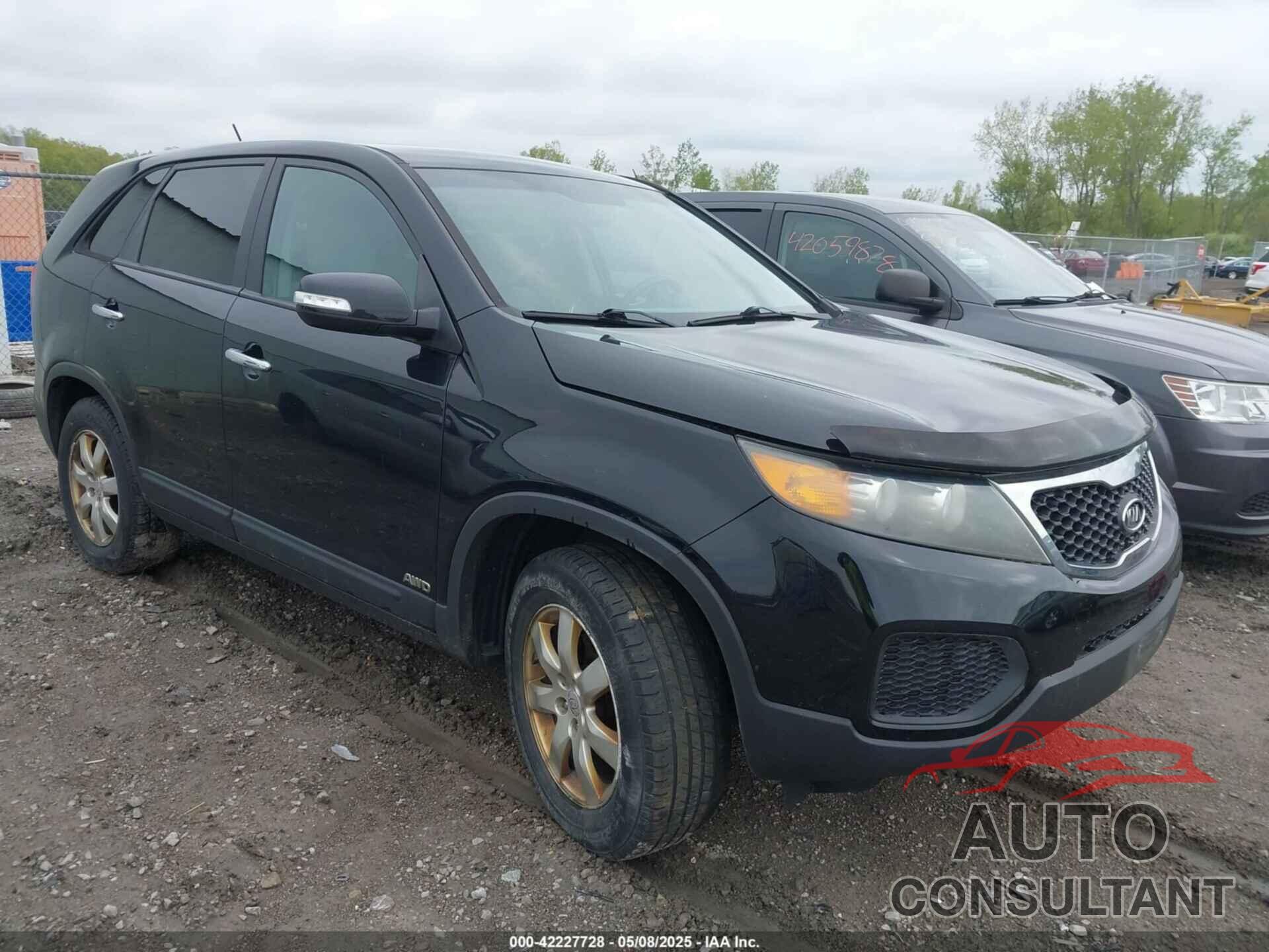 KIA SORENTO 2011 - 5XYKTCA17BG172032