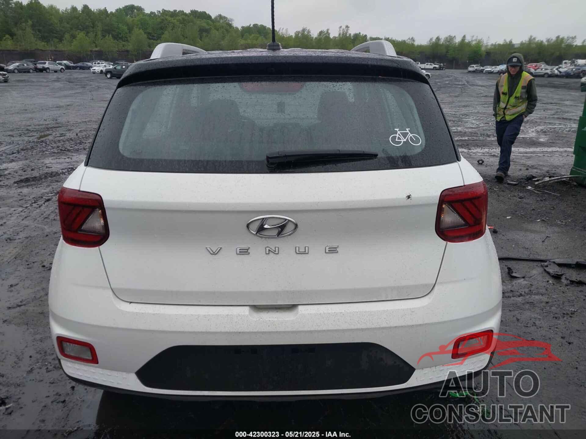 HYUNDAI VENUE 2024 - KMHRC8A33RU327628