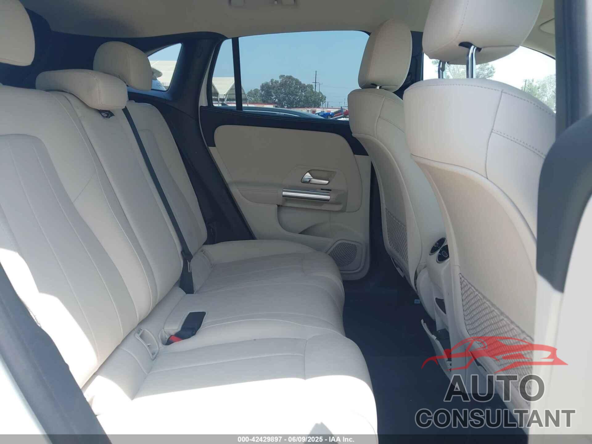 MERCEDES-BENZ GLA 250 2023 - W1N4N4GB2PJ462073