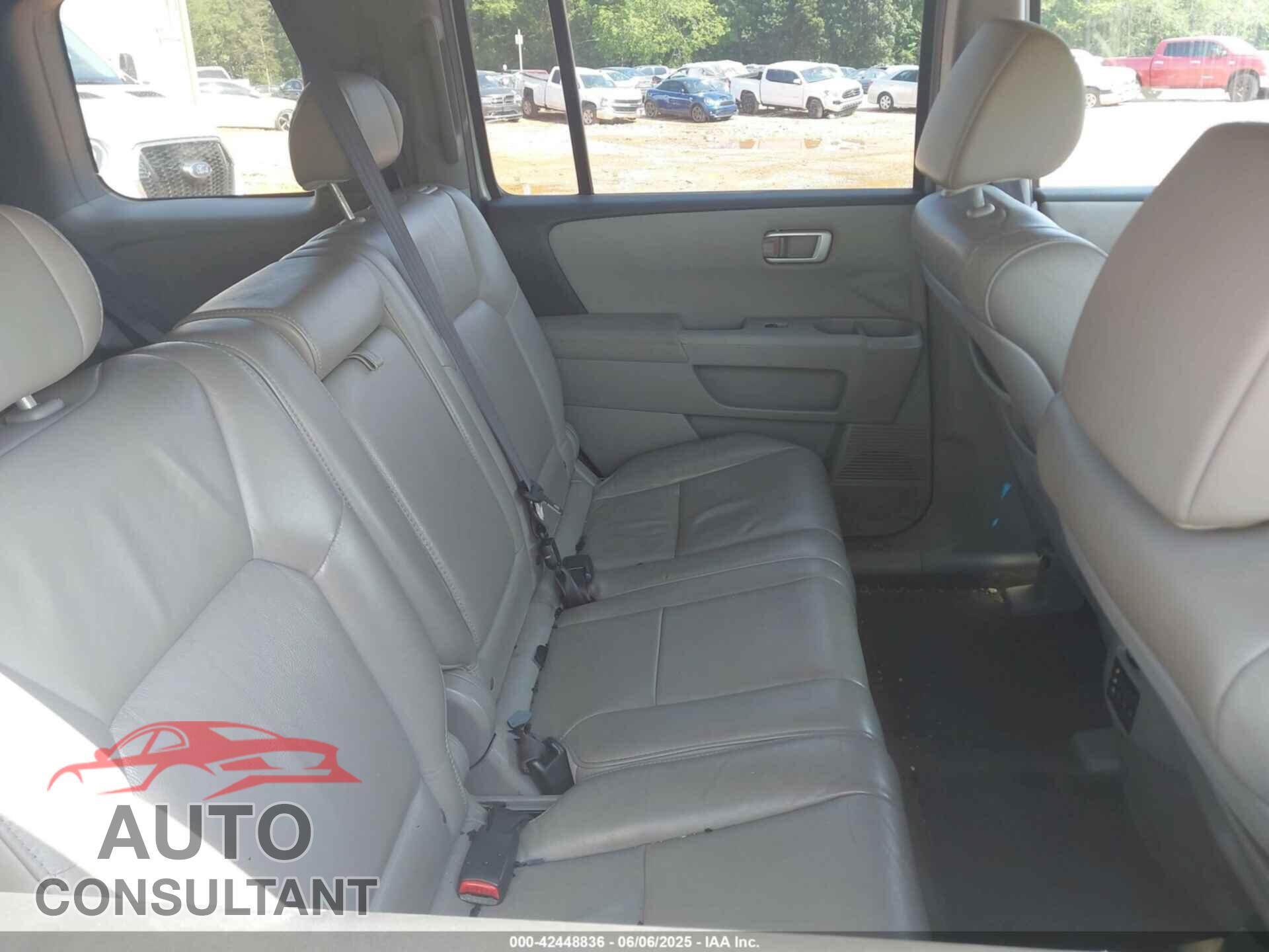 HONDA PILOT 2011 - 5FNYF4H60BB039032