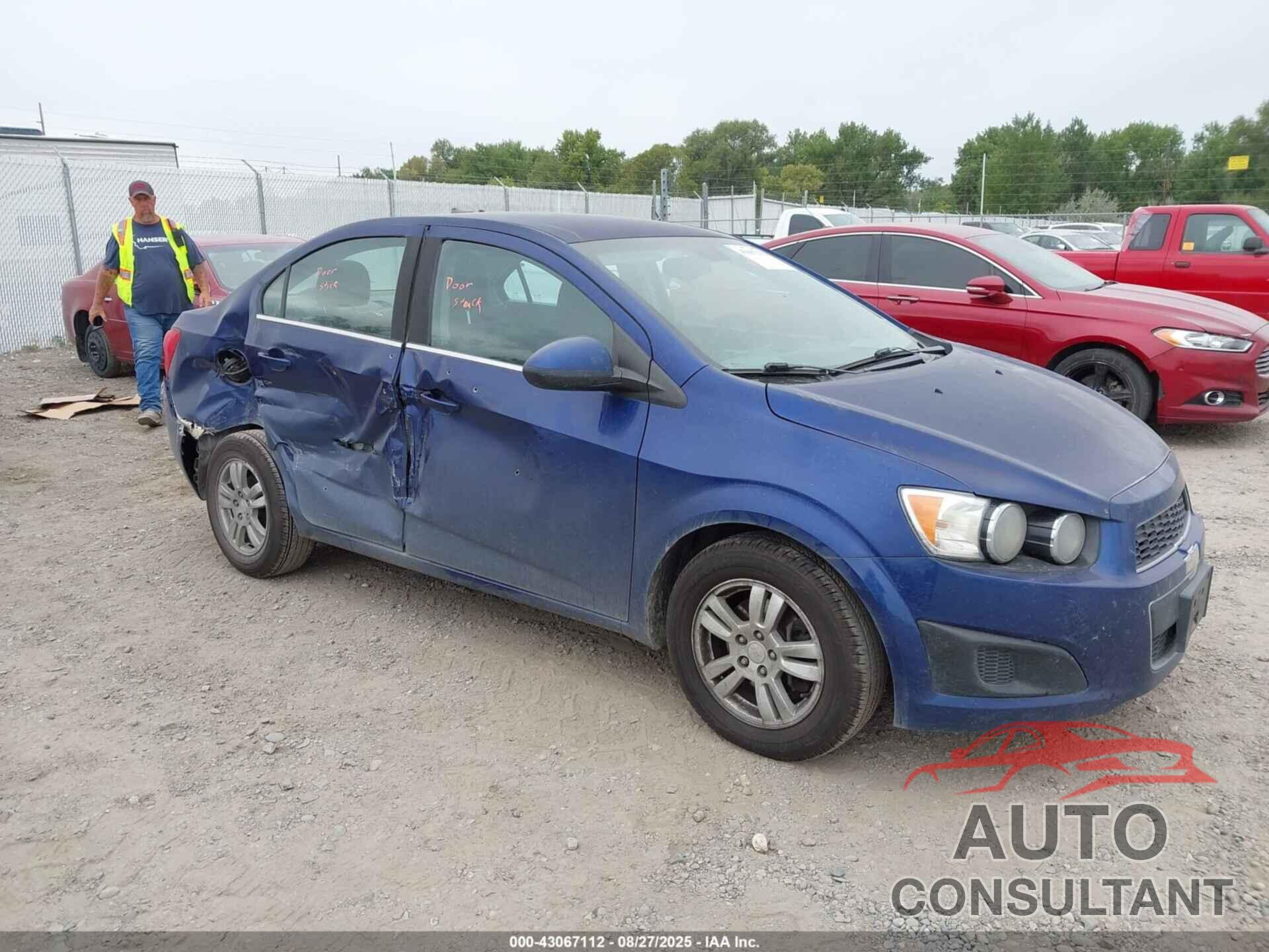 CHEVROLET SONIC 2013 - 1G1JC5SH1D4199384