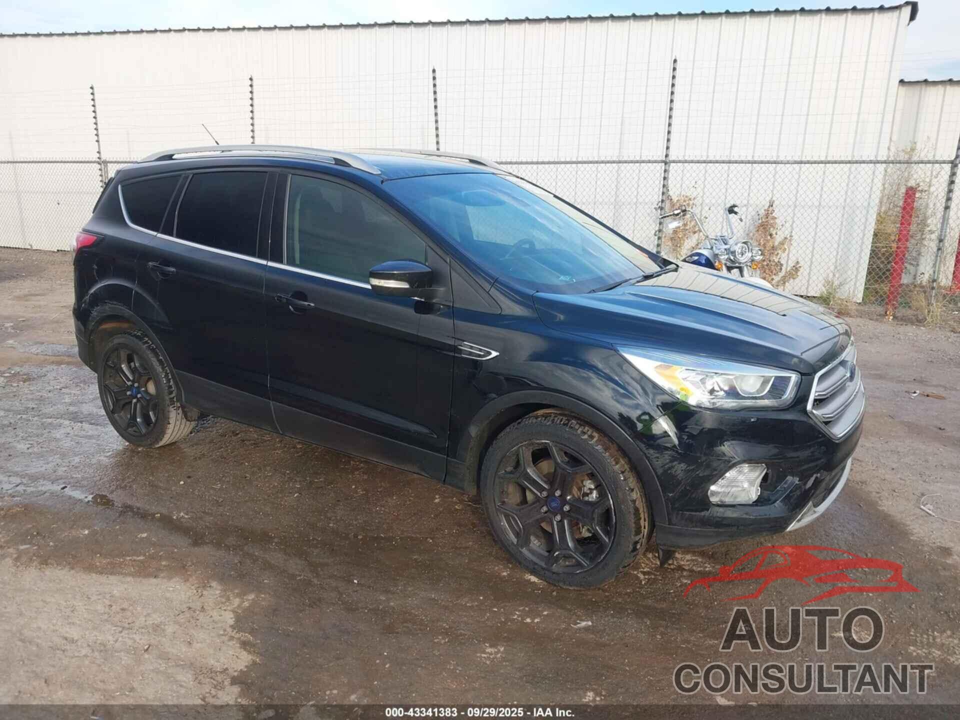FORD ESCAPE 2017 - 1FMCU0J96HUB88764